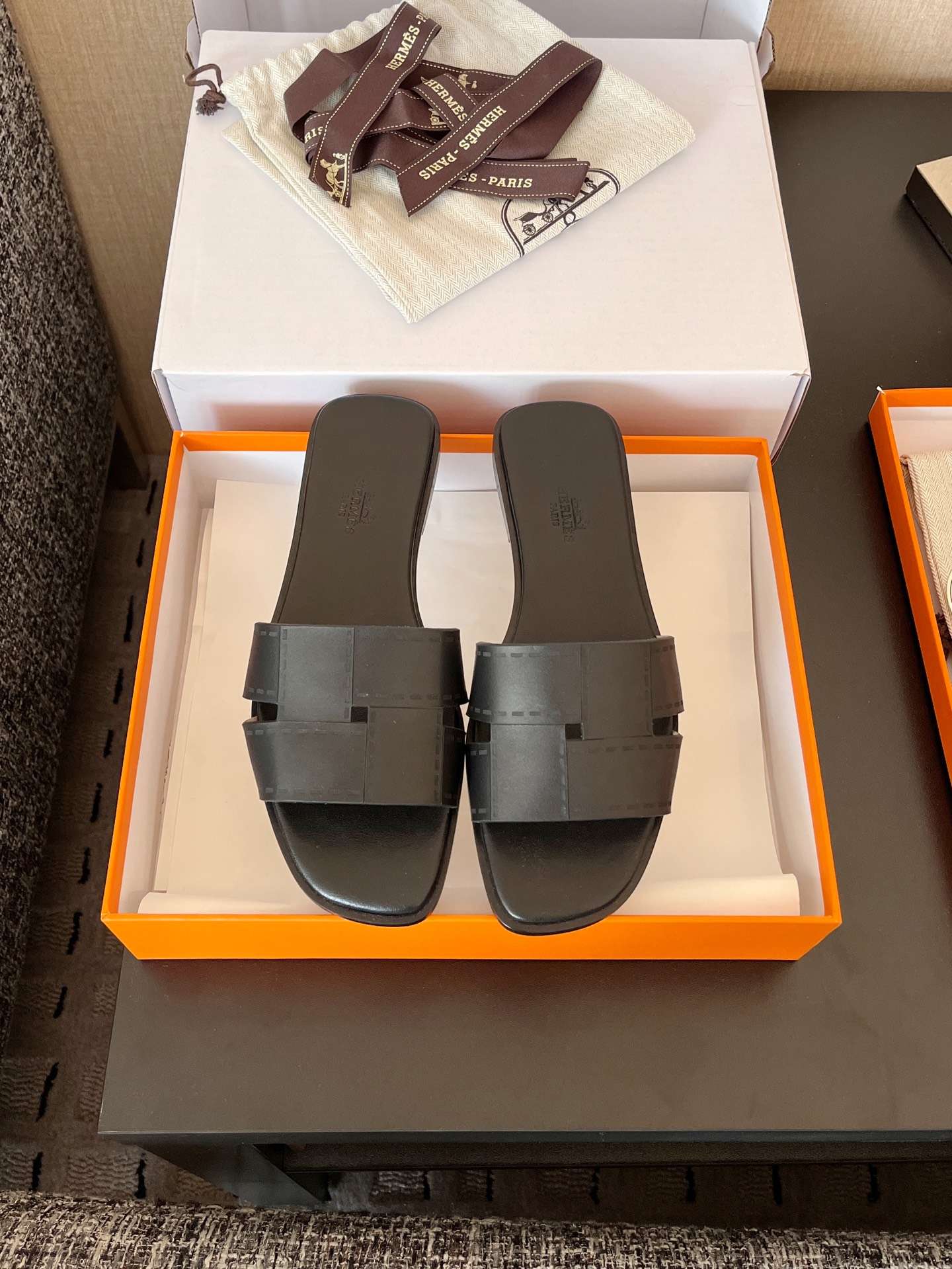 Bagsaaa H**me5 Idioma sandal black