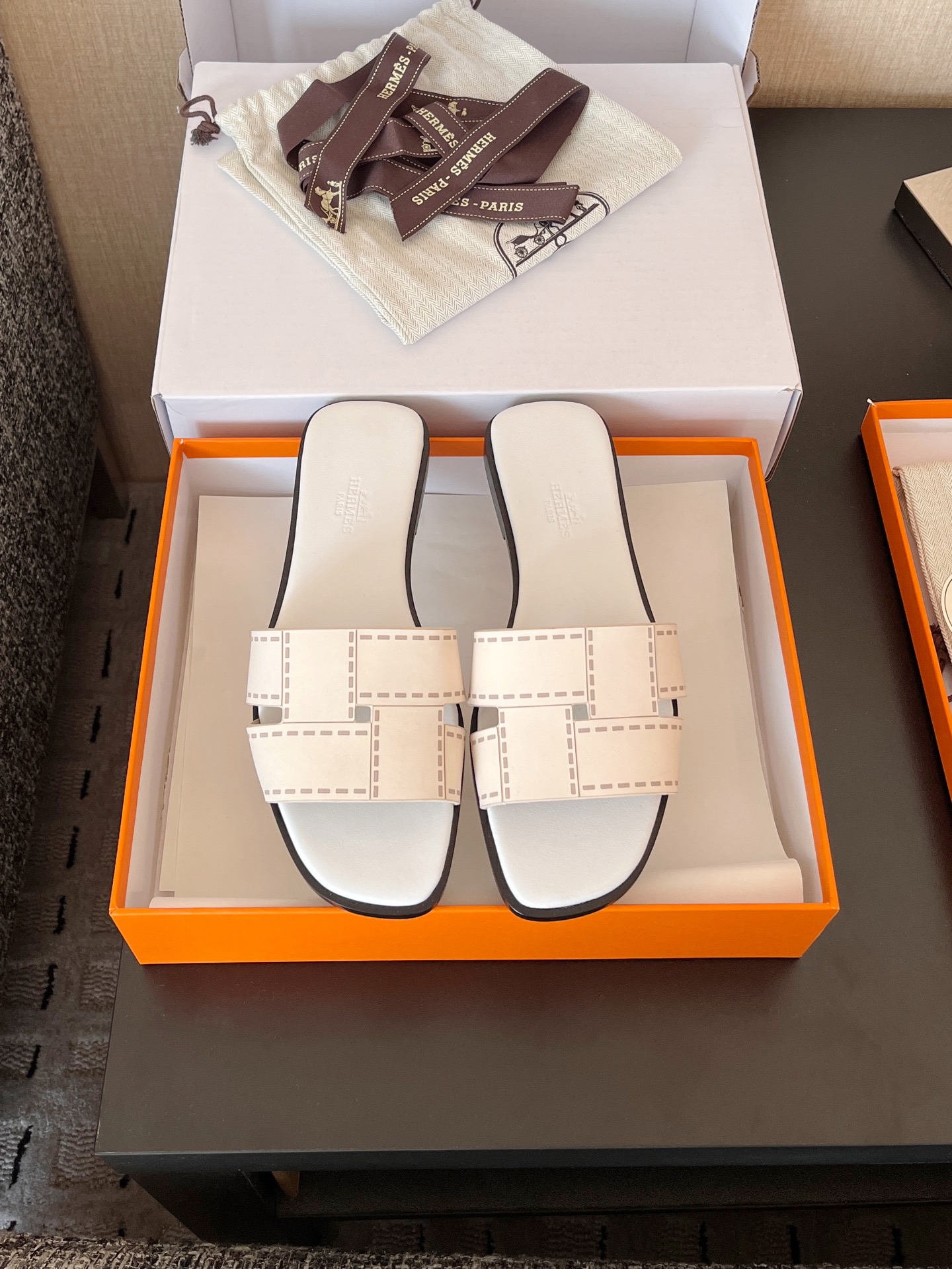 Bagsaaa H**me5 Idioma sandal white