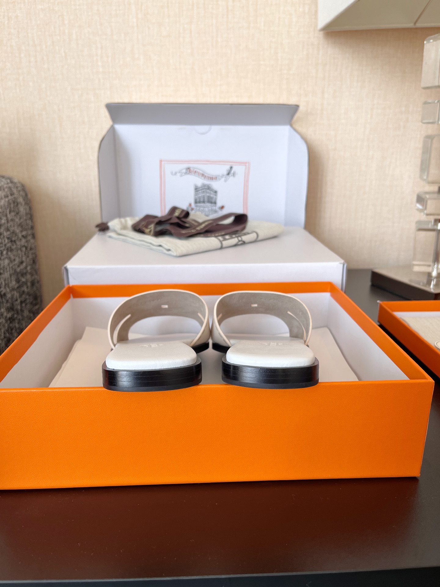 Bagsaaa H**me5 Idioma sandal white