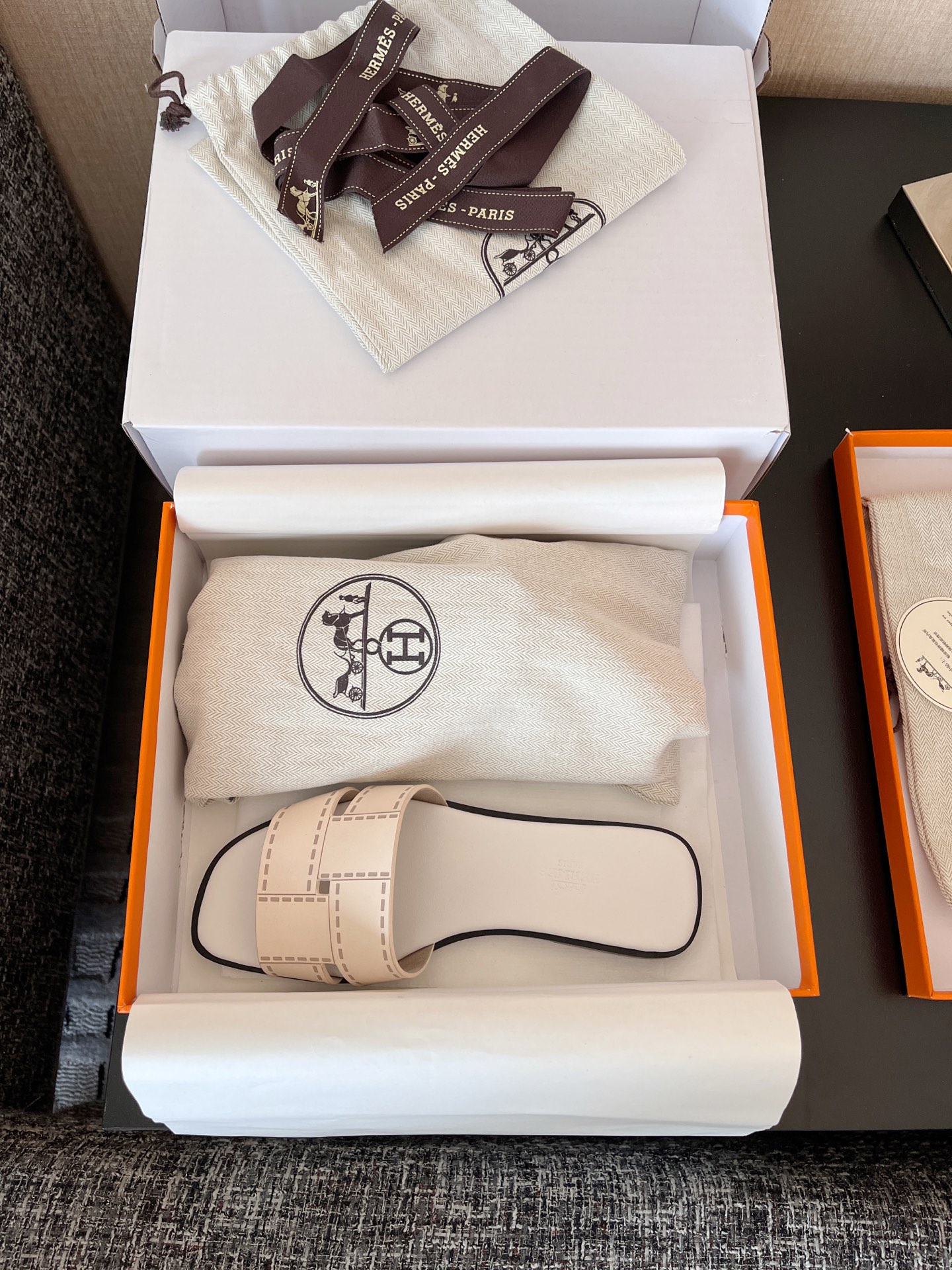 Bagsaaa H**me5 Idioma sandal white