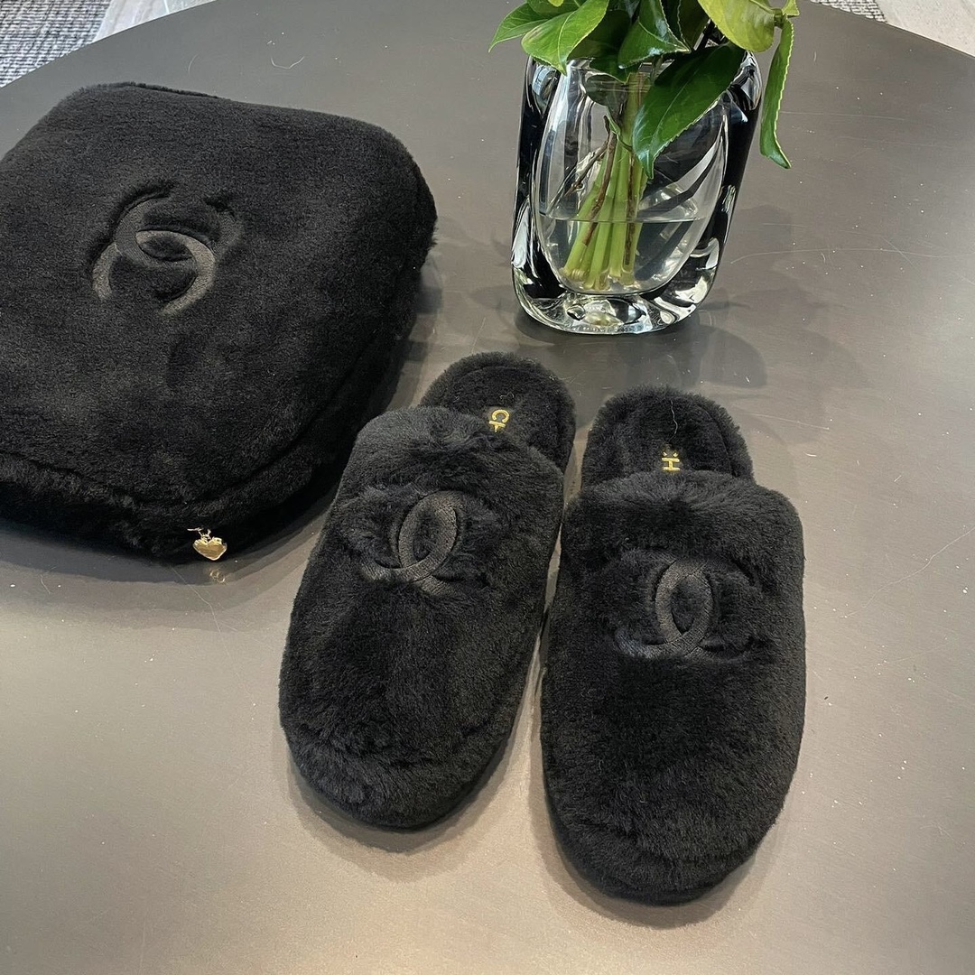 Bagsaaa Ch**el Black Shearling Slippers