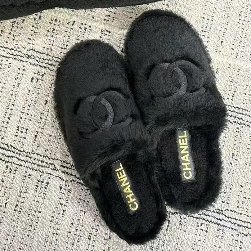 Bagsaaa Ch**el Black Shearling Slippers