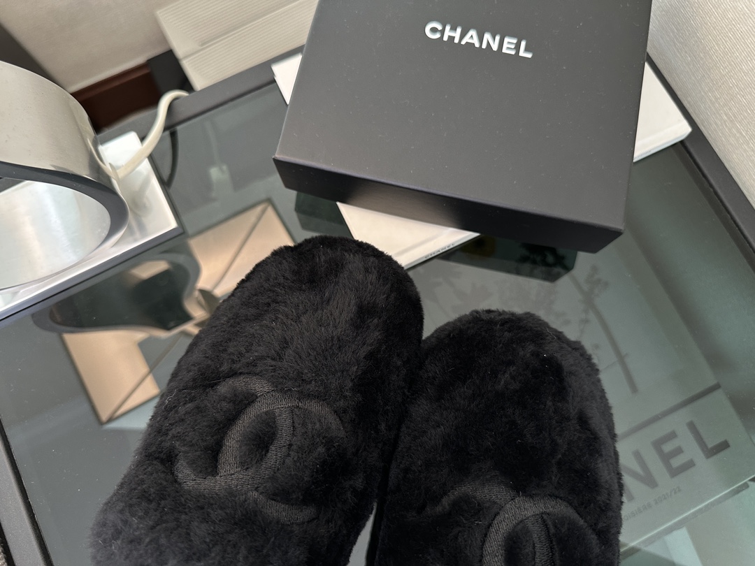 Bagsaaa Ch**el Black Shearling Slippers