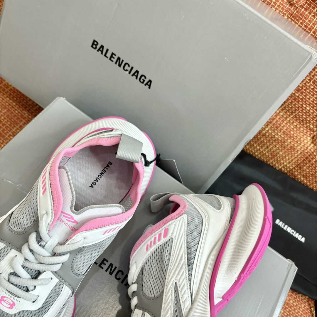 Bagsaaa Ba1en*iaga - Circuit Beige / Pink Low Top Sneakers