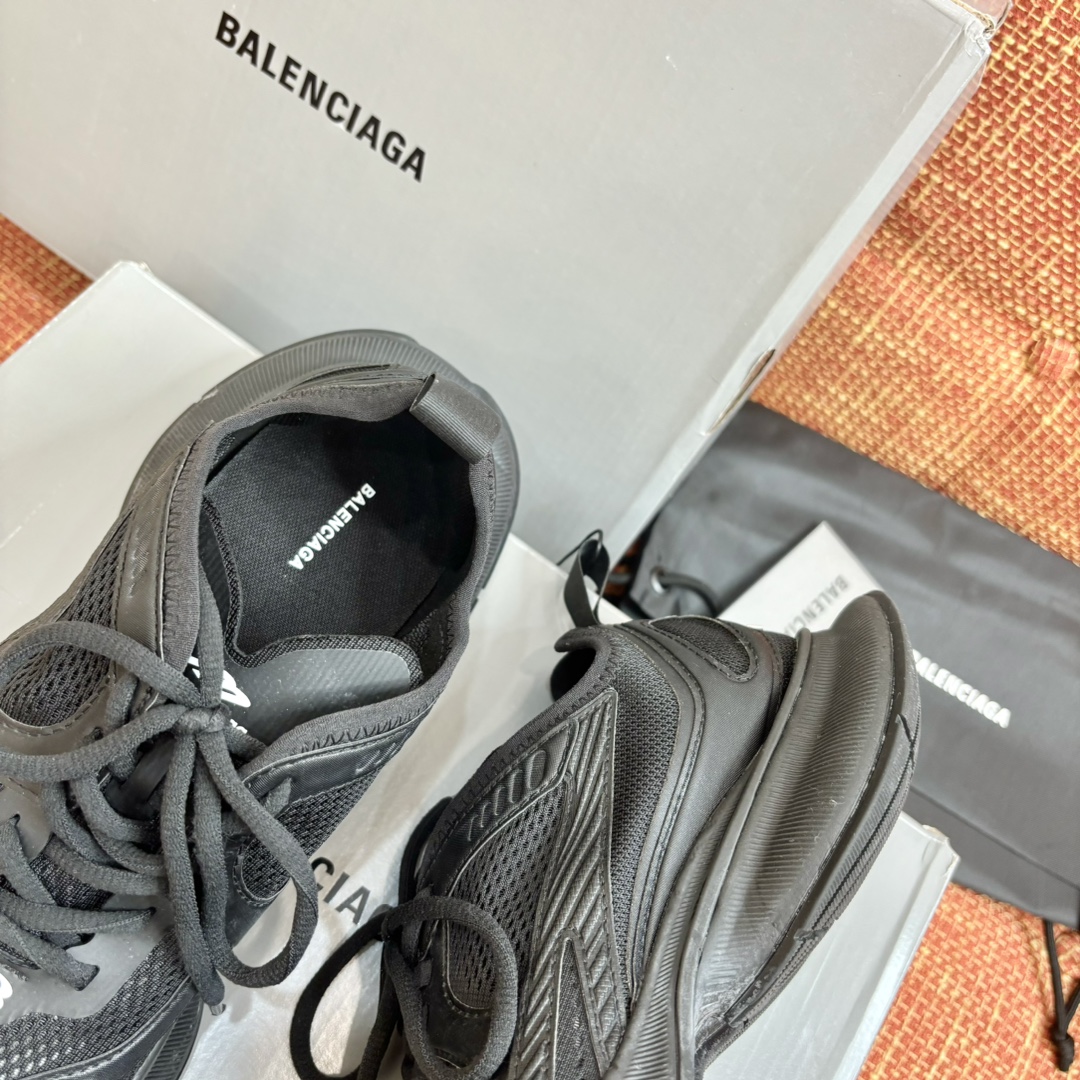 Bagsaaa Ba1en*iaga - Circuit Black Low Top Sneakers