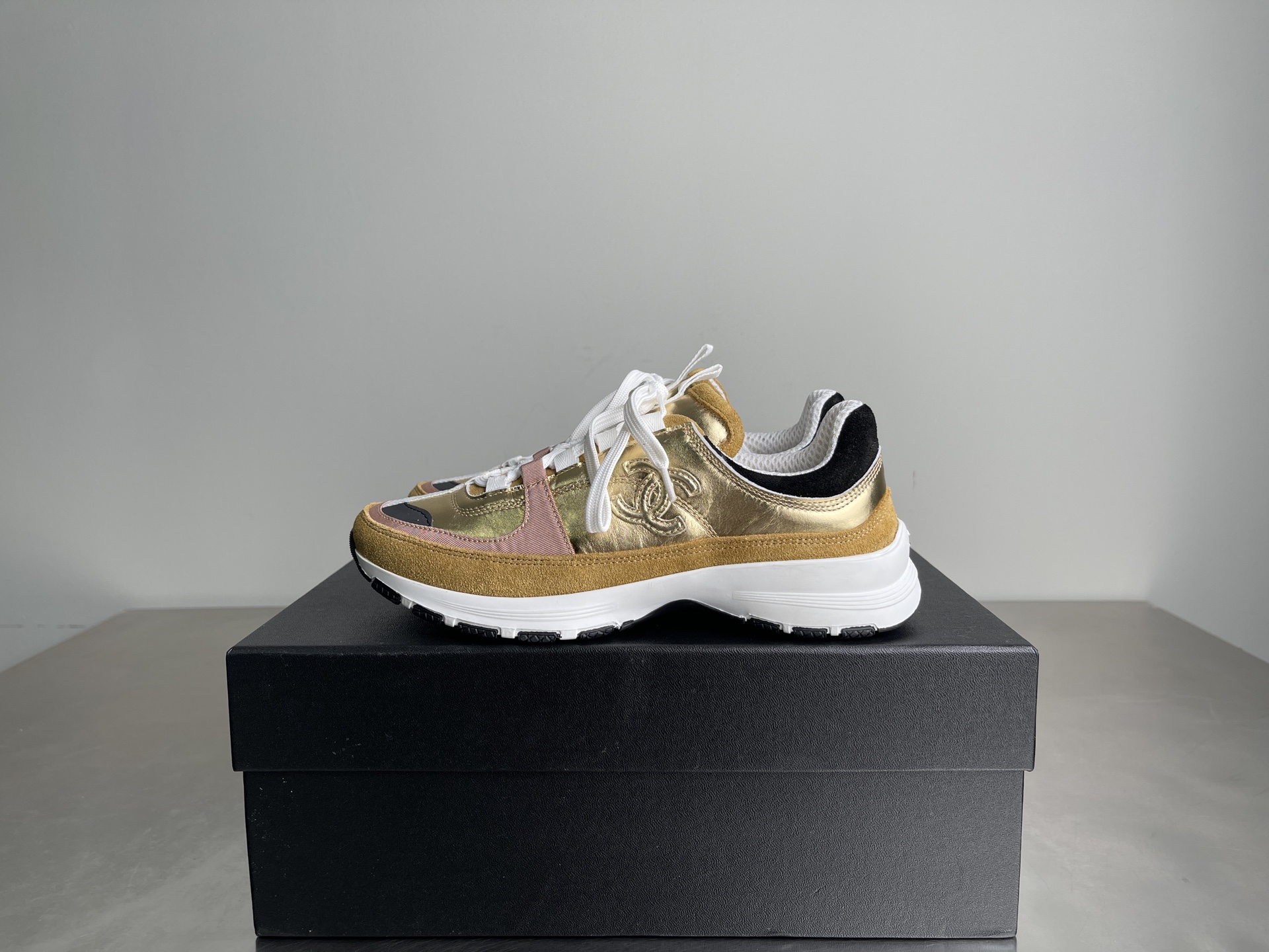 Bagsaaa Ch**el Sneakers G46609 Gold