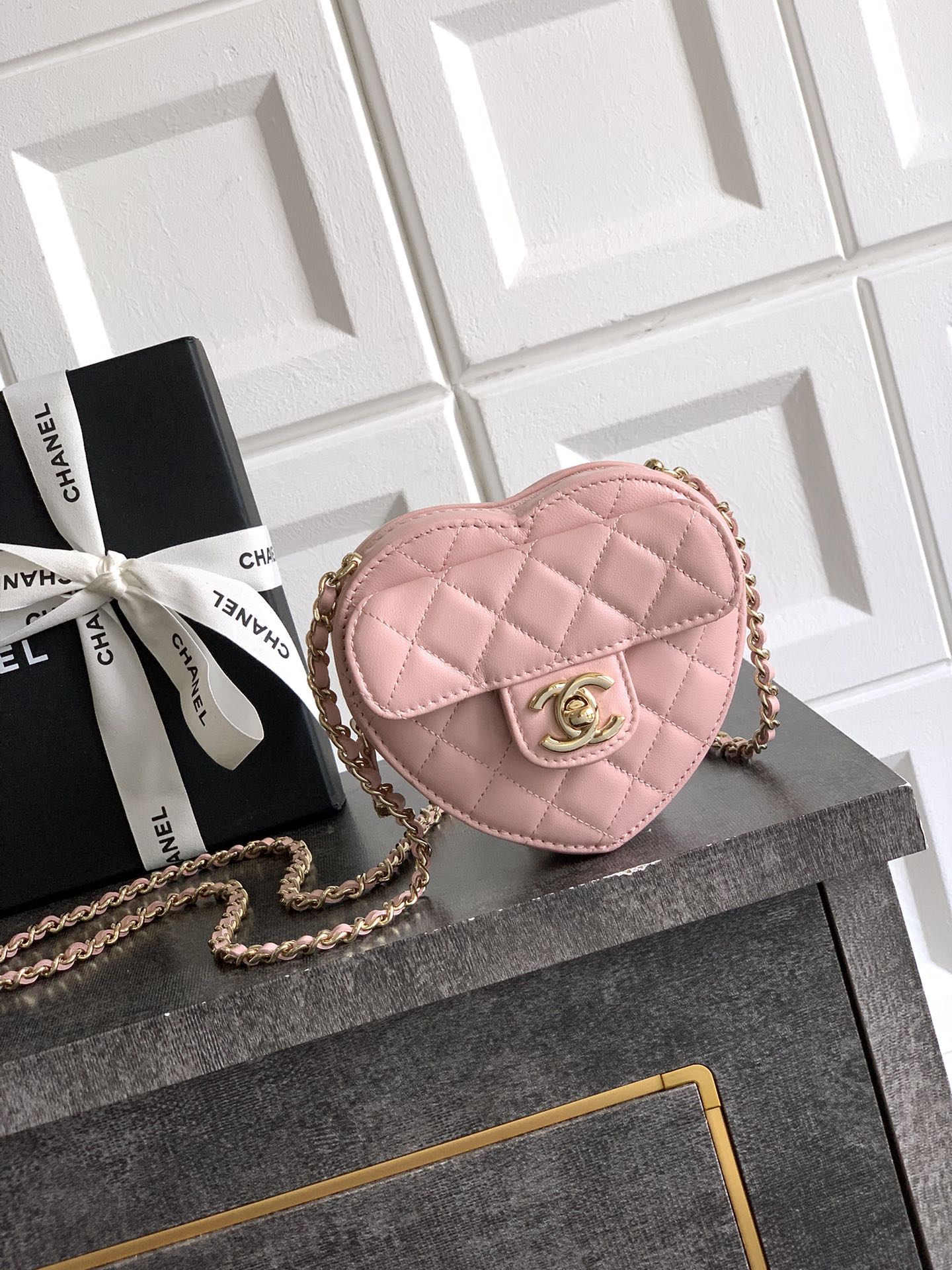 Bagsaaa Ch**el Heart Clutch with Chain AP2784 Pink - 13cm