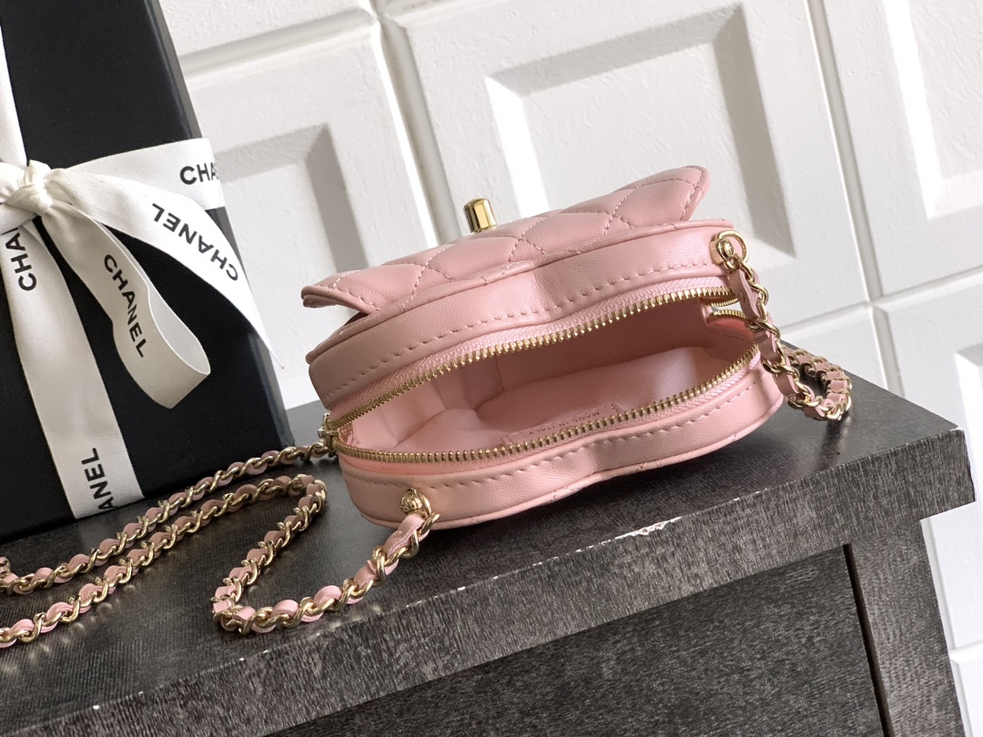 Bagsaaa Ch**el Heart Clutch with Chain AP2784 Pink - 13cm