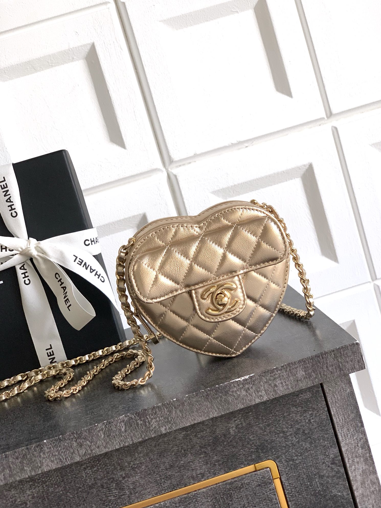 Bagsaaa Ch**el Heart Clutch with Chain AP2784 Gold - 13cm