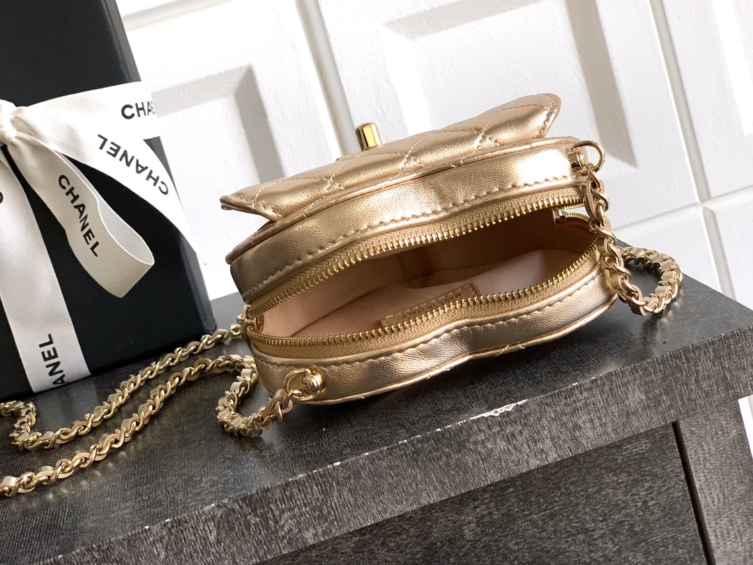 Bagsaaa Ch**el Heart Clutch with Chain AP2784 Gold - 13cm