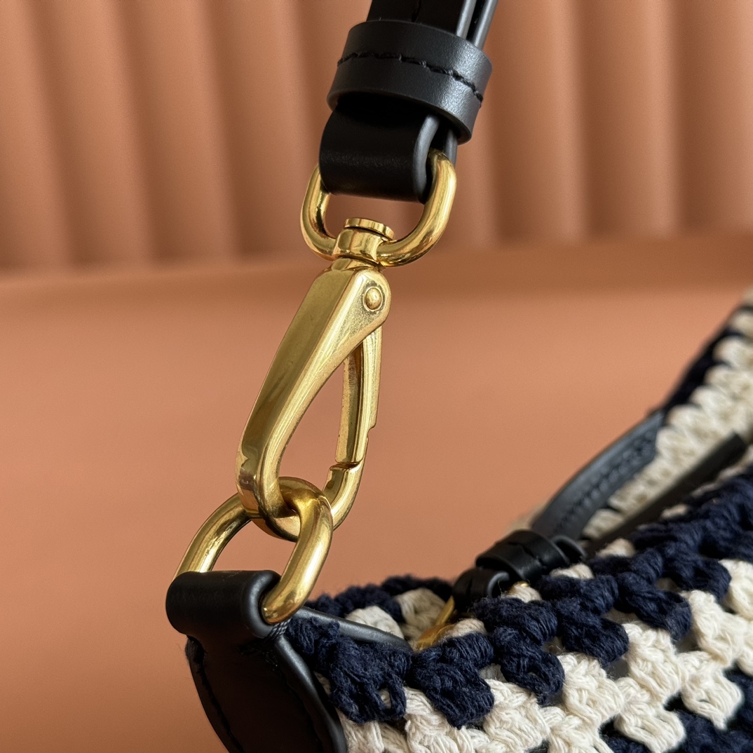 Bagsaaa Miu Miu Logo crochet shoulder bag in blue - 18.5cm