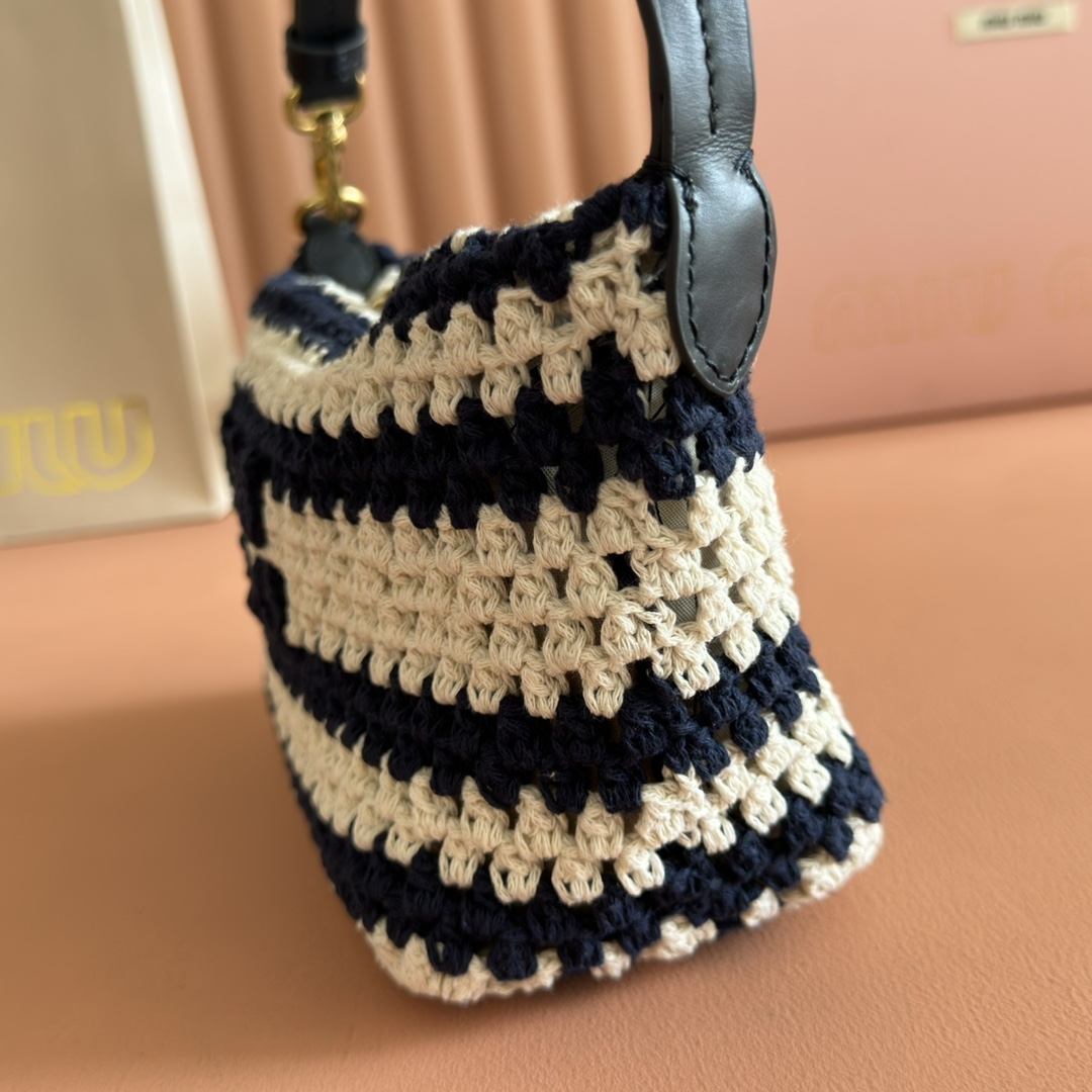 Bagsaaa Miu Miu Logo crochet shoulder bag in blue - 18.5cm
