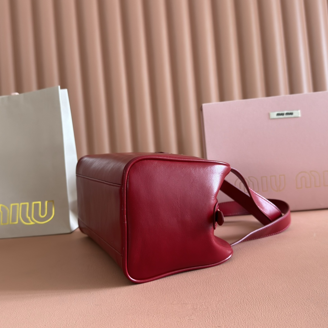 Bagsaaa Miu Miu Leather top-handle bag 5BB182 red - 28cm
