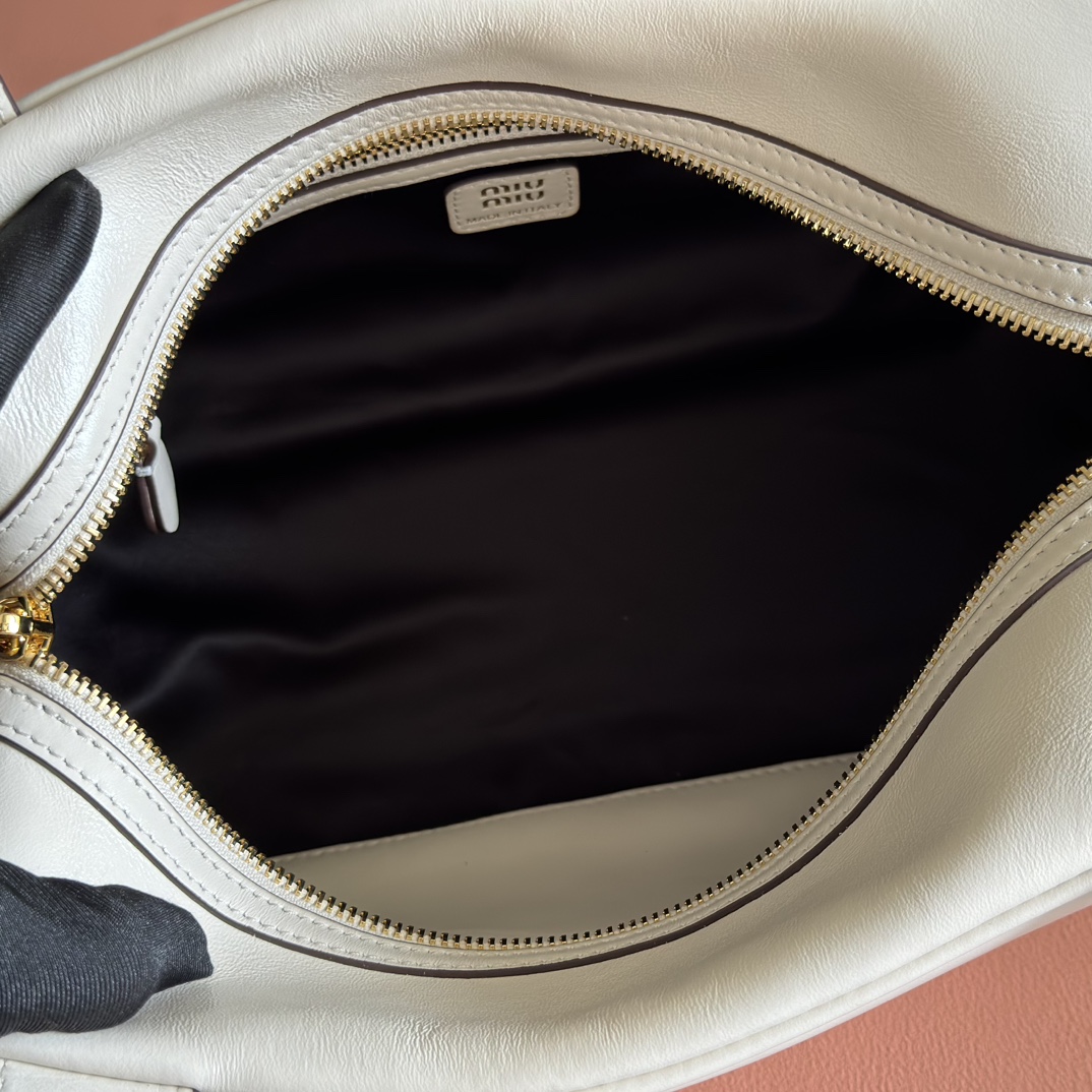 Bagsaaa Miu Miu Leather top-handle bag 5BB182 white - 28cm