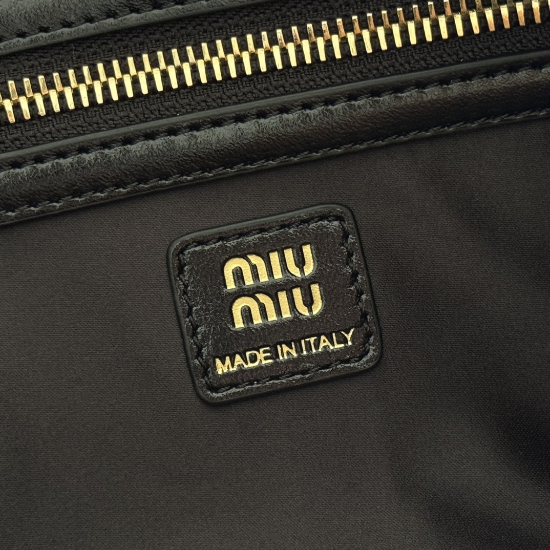 Bagsaaa Miu Miu Leather top-handle bag 5BB182 black - 28cm