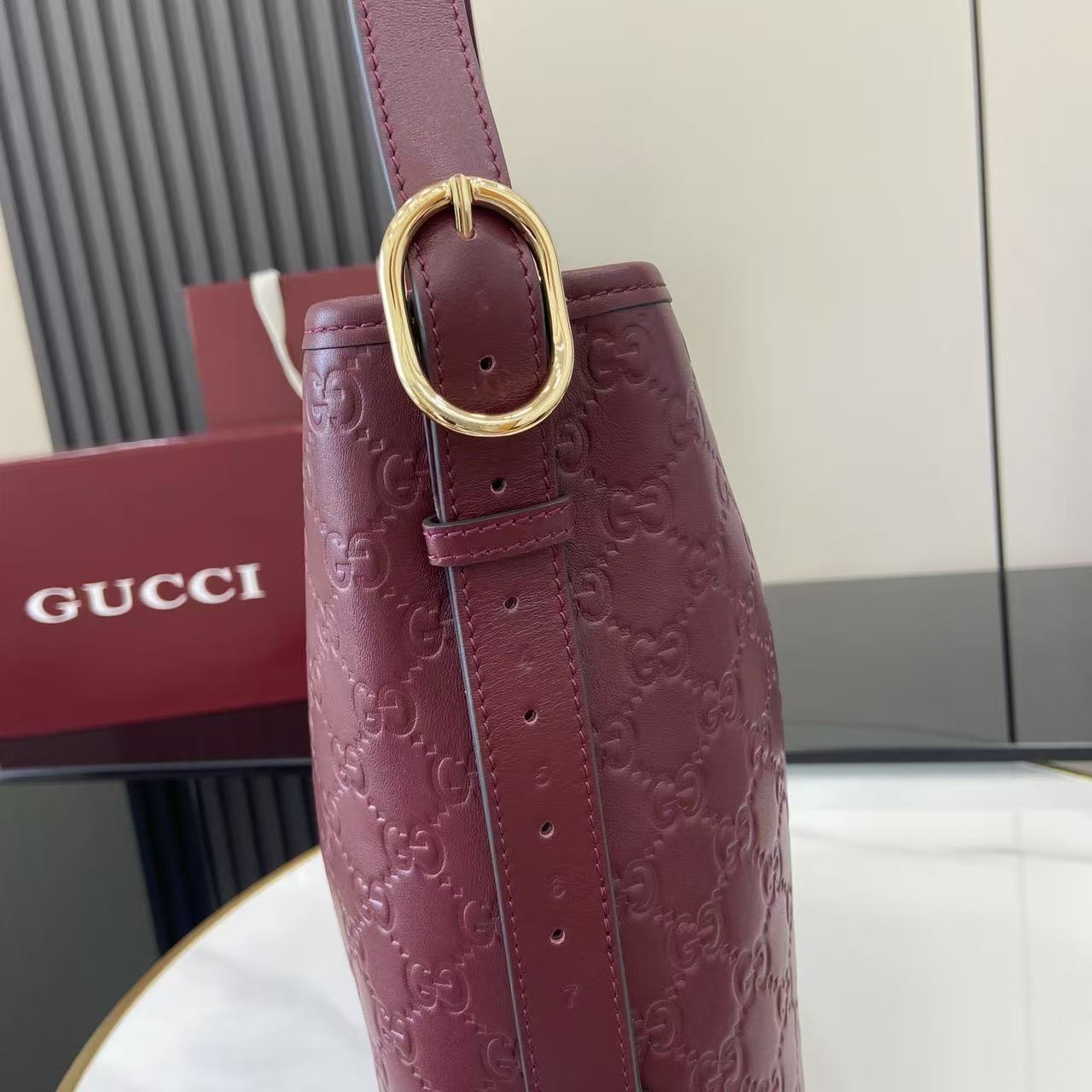 Bagsaaa Gvc*1 GG Emblem medium shoulder bag 847452 dark red - 30.5cm