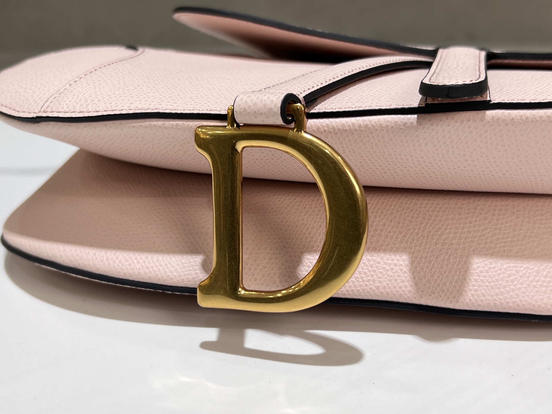 Bagsaaa D10r Saddle Bag with Strap Light Pink Grained Calfskin - 25.5cm
