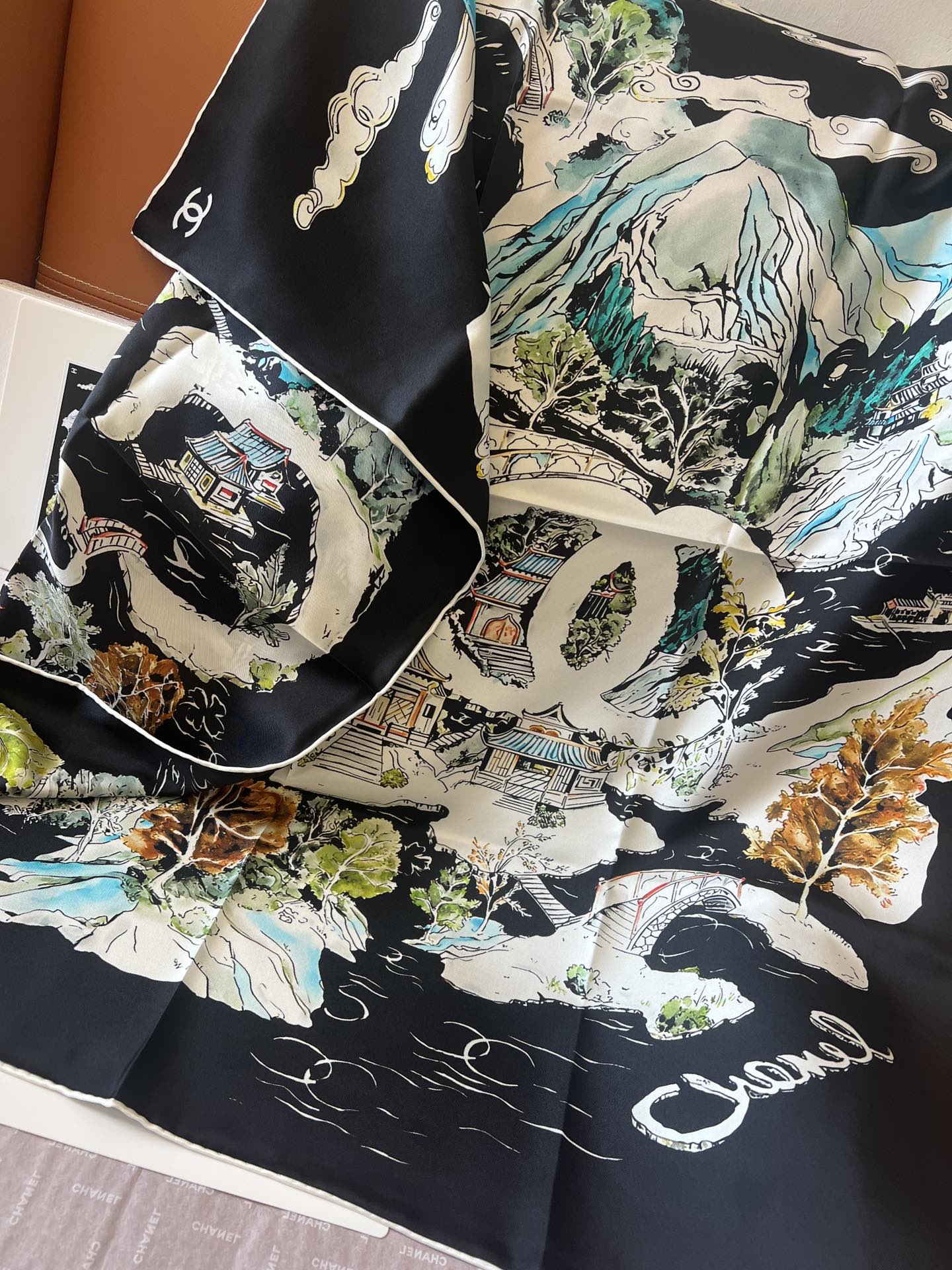 Bagsaaa Ch**el Scarf - 90cm 02
