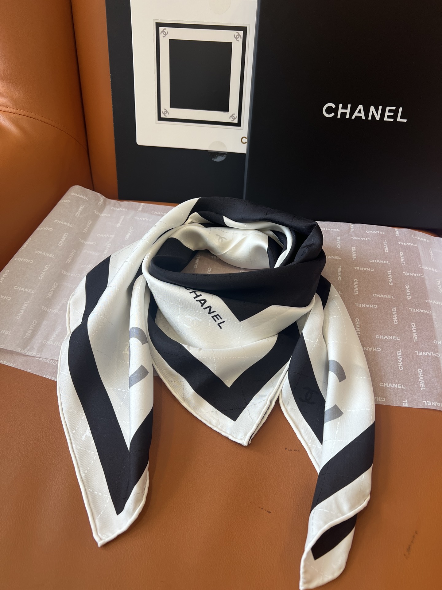 Bagsaaa Ch**el Scarf - 90cm 01