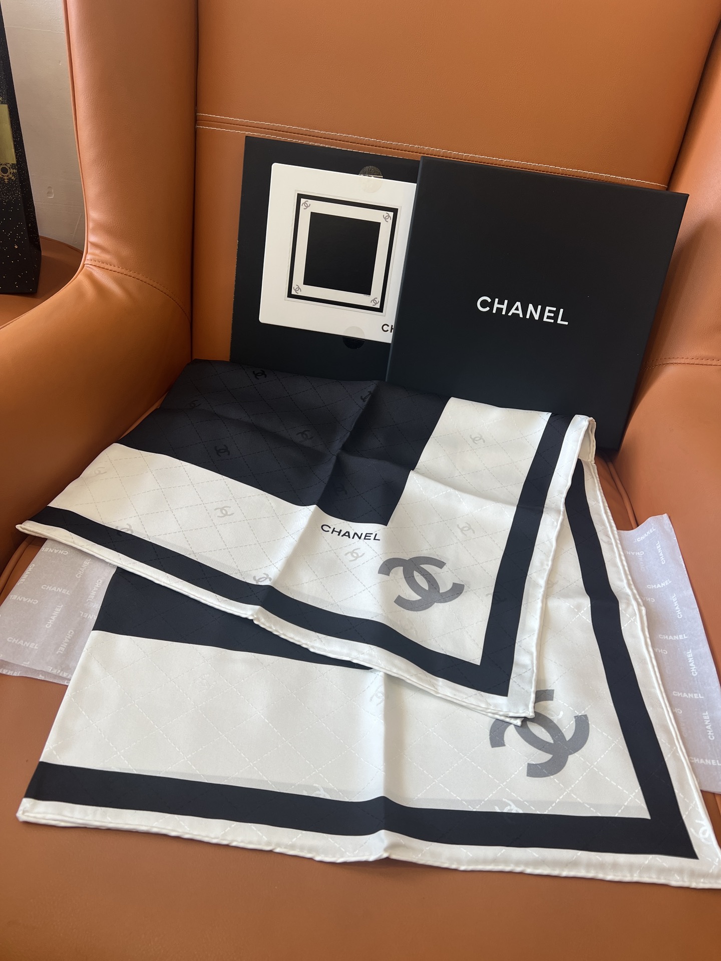Bagsaaa Ch**el Scarf - 90cm 01