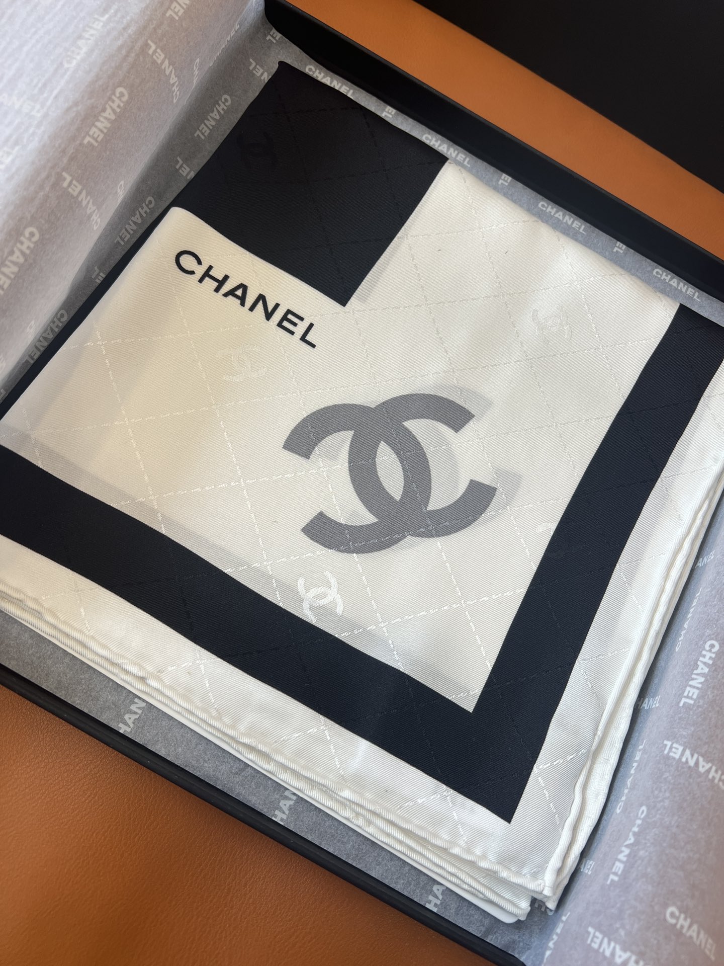 Bagsaaa Ch**el Scarf - 90cm 01