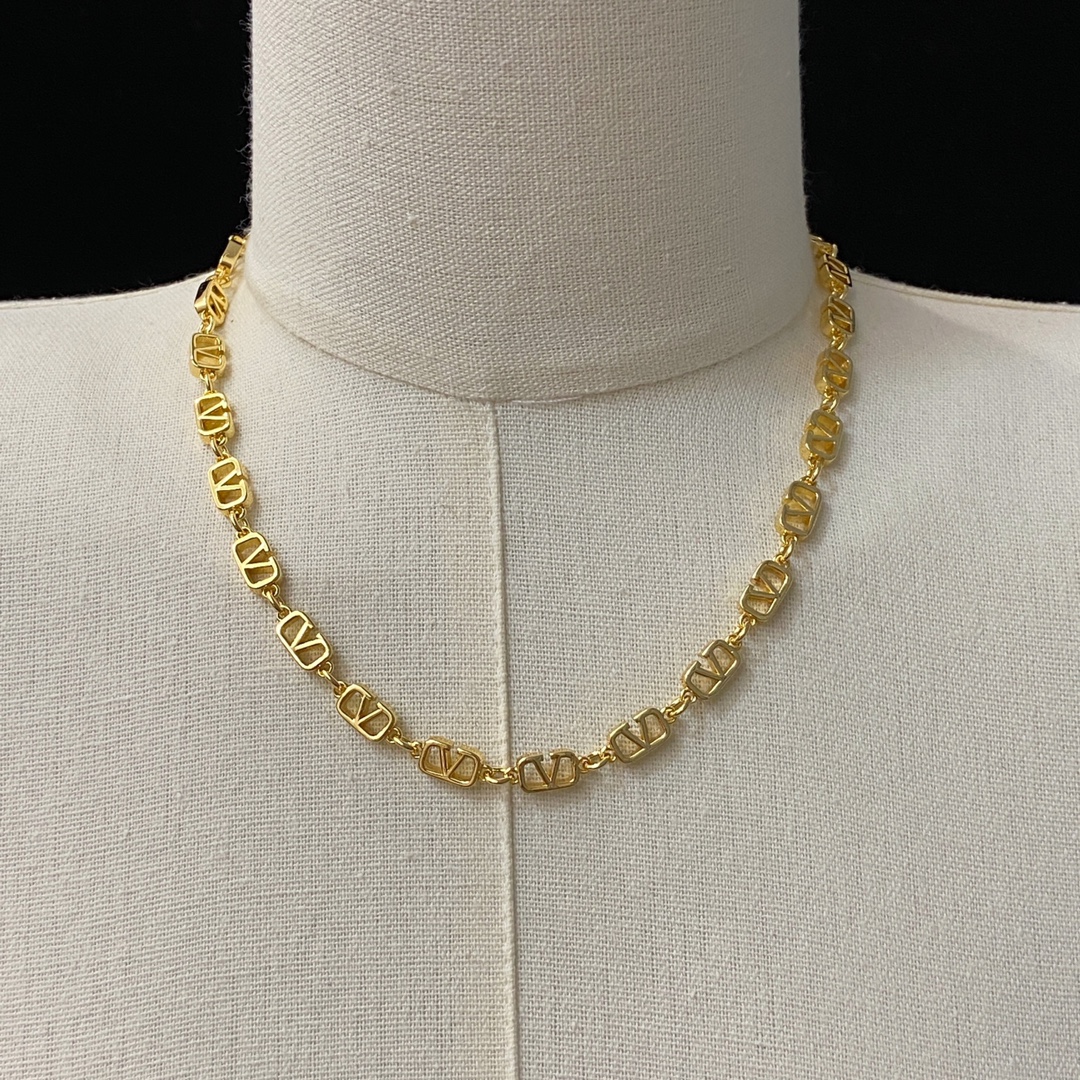 Bagsaaa Va1e*ntin0 Necklace 01