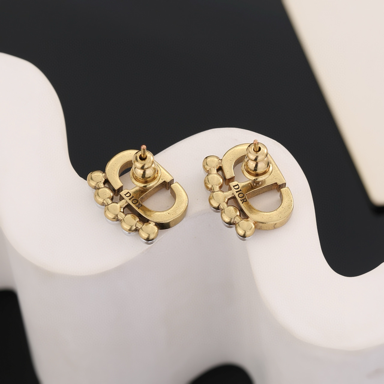 Bagsaaa D10r Earrings 15