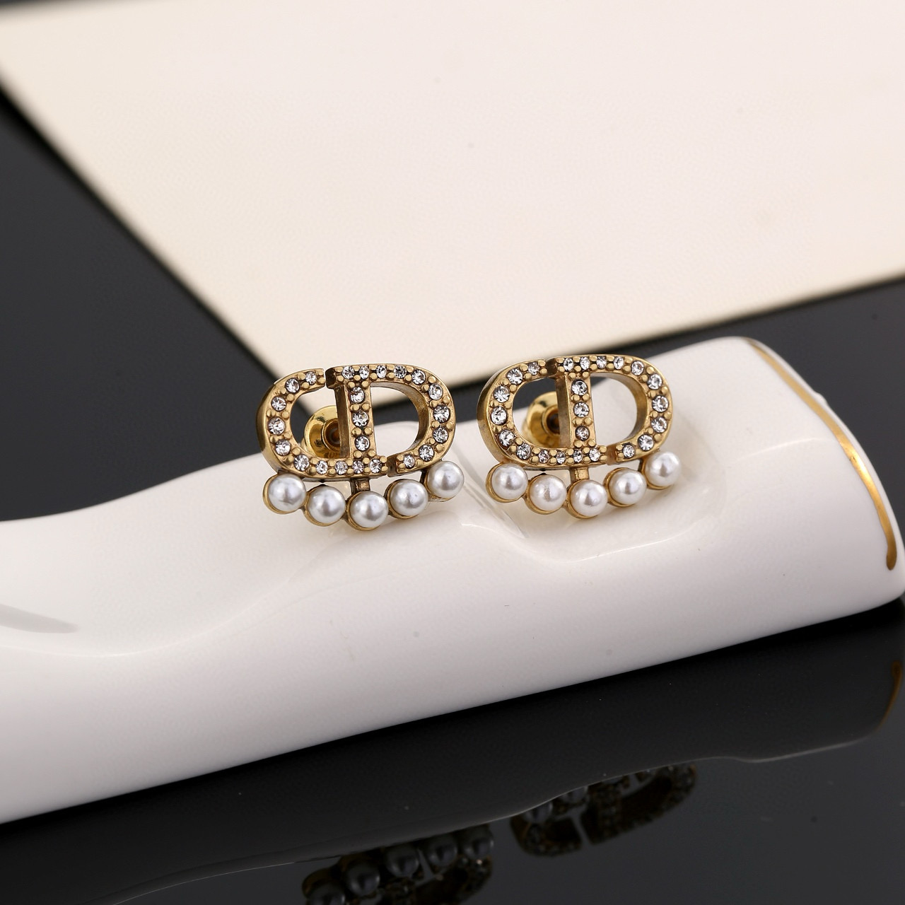 Bagsaaa D10r Earrings 15