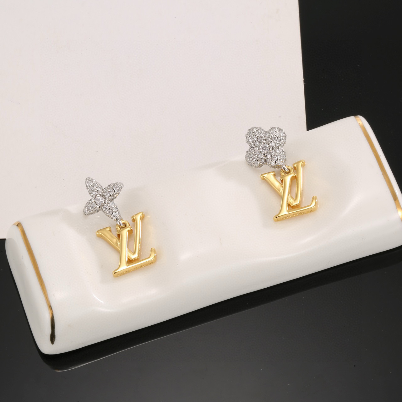 Bagsaaa LV Earrings 10