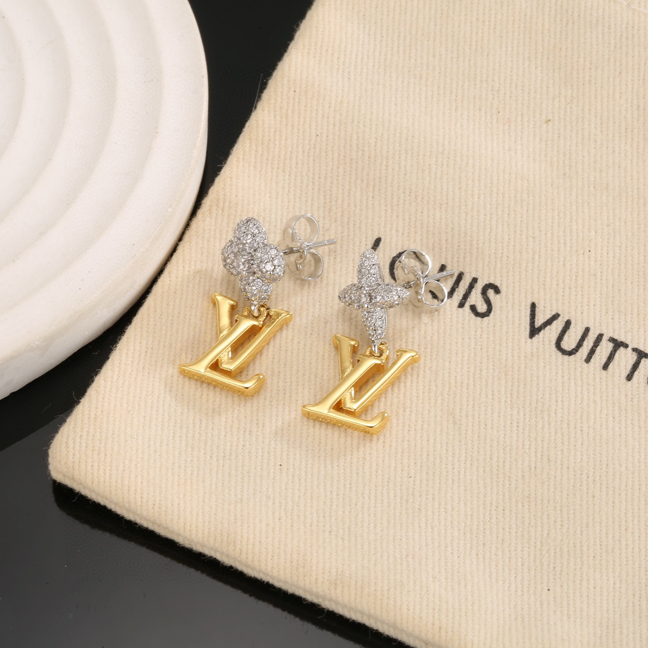 Bagsaaa LV Earrings 10