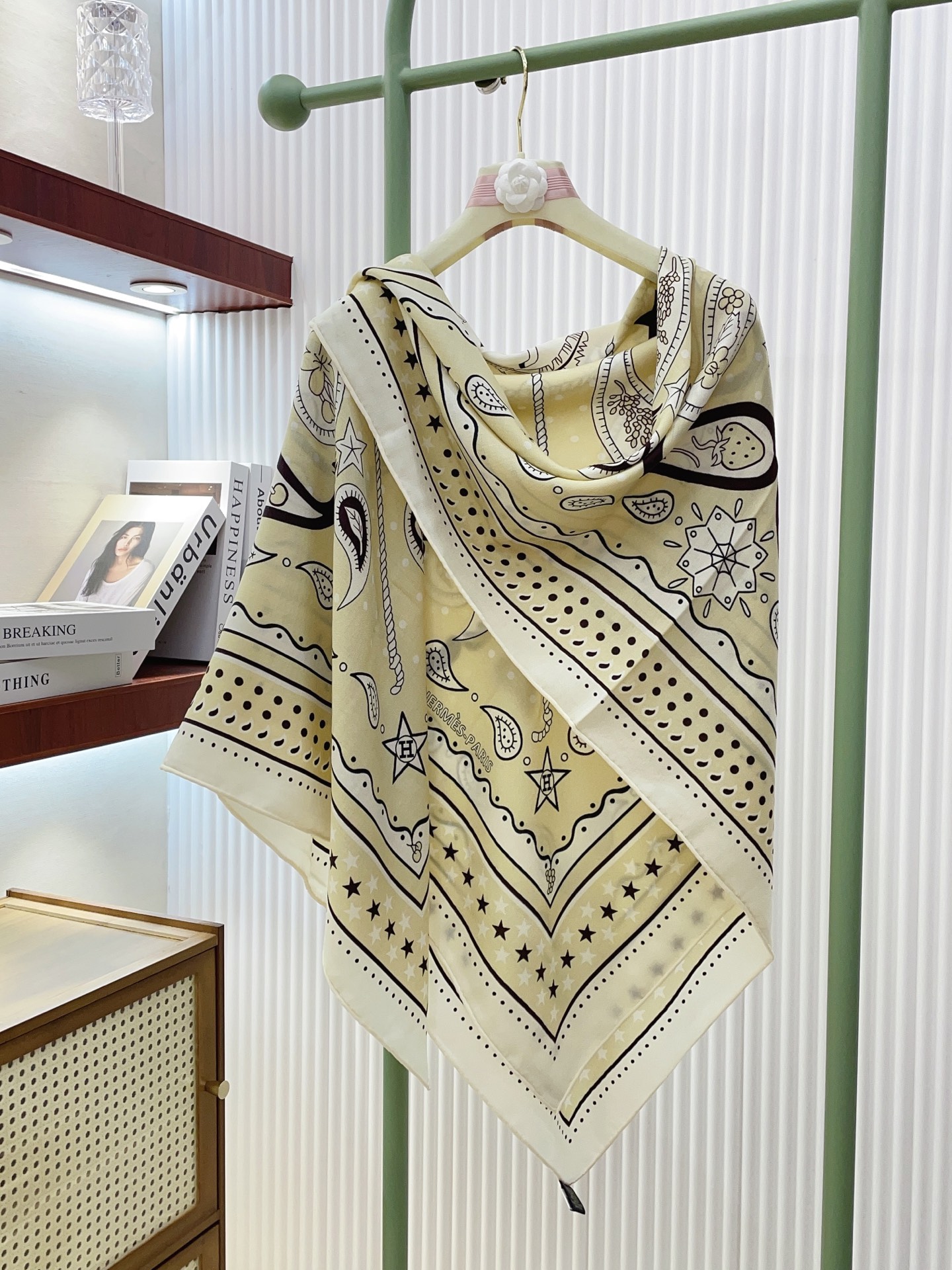 Bagsaaa H**me5 Scarf 140cm*140cm - 01