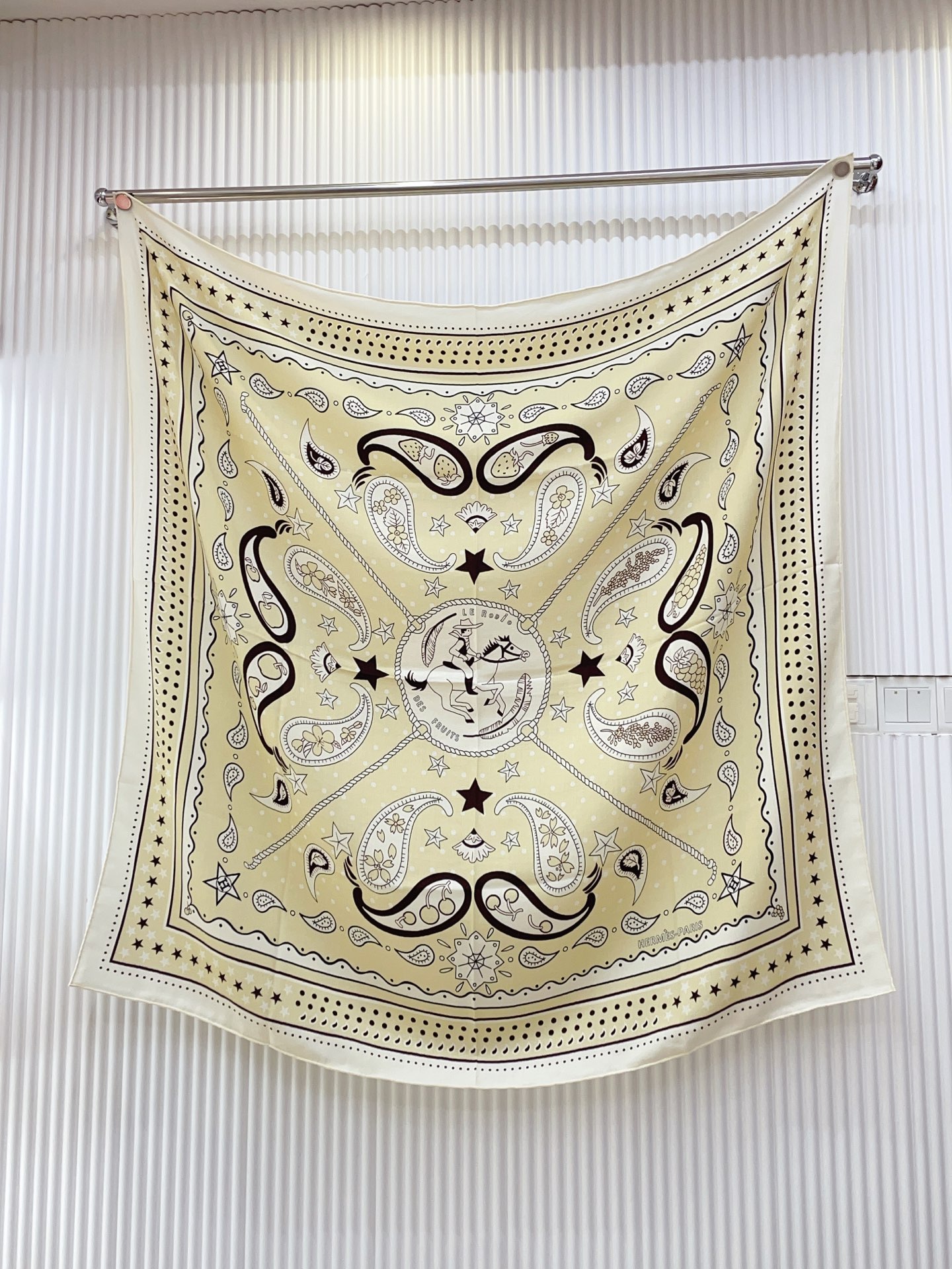 Bagsaaa H**me5 Scarf 140cm*140cm - 01