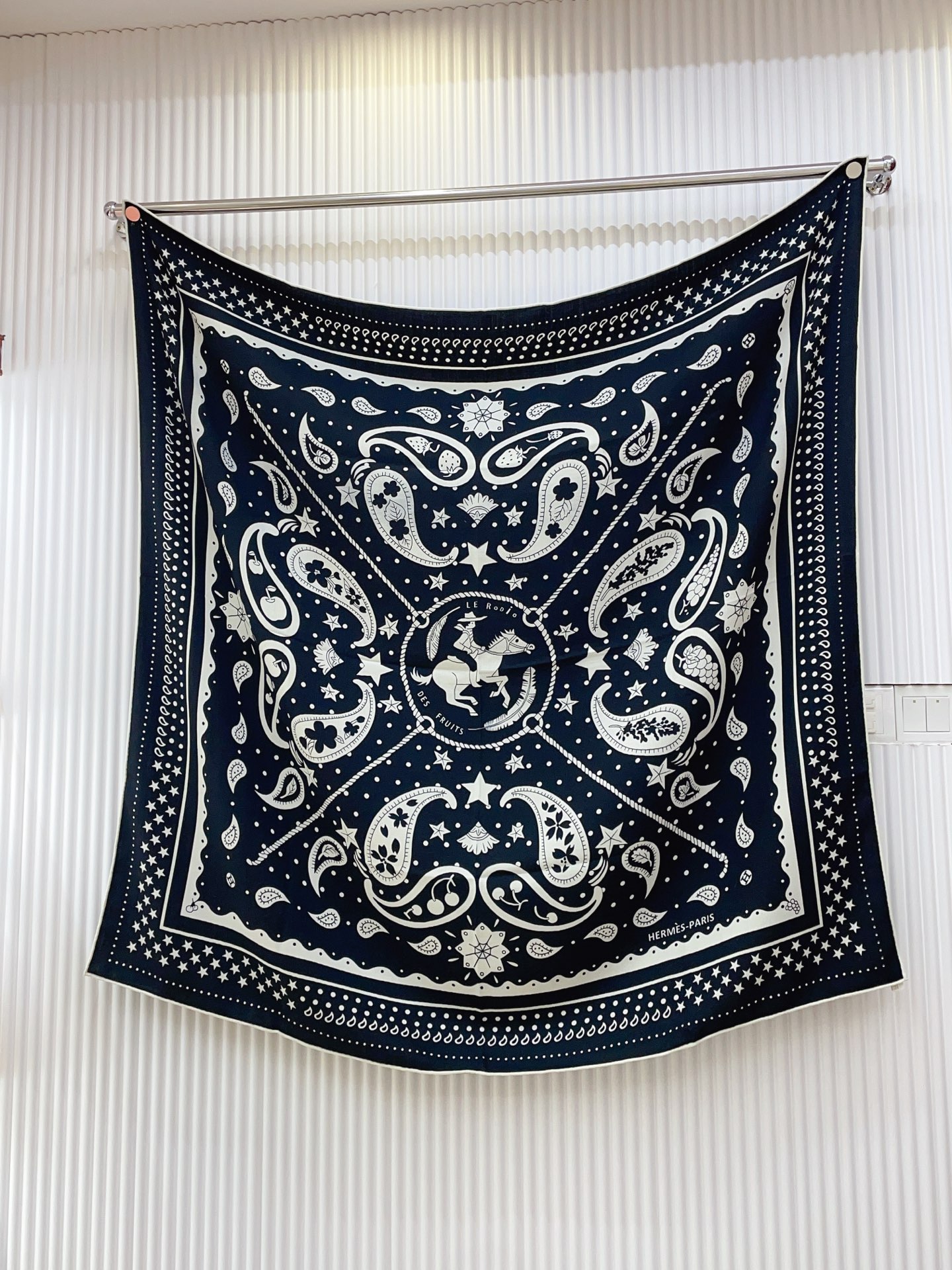 Bagsaaa H**me5 Scarf 140cm*140cm - 02