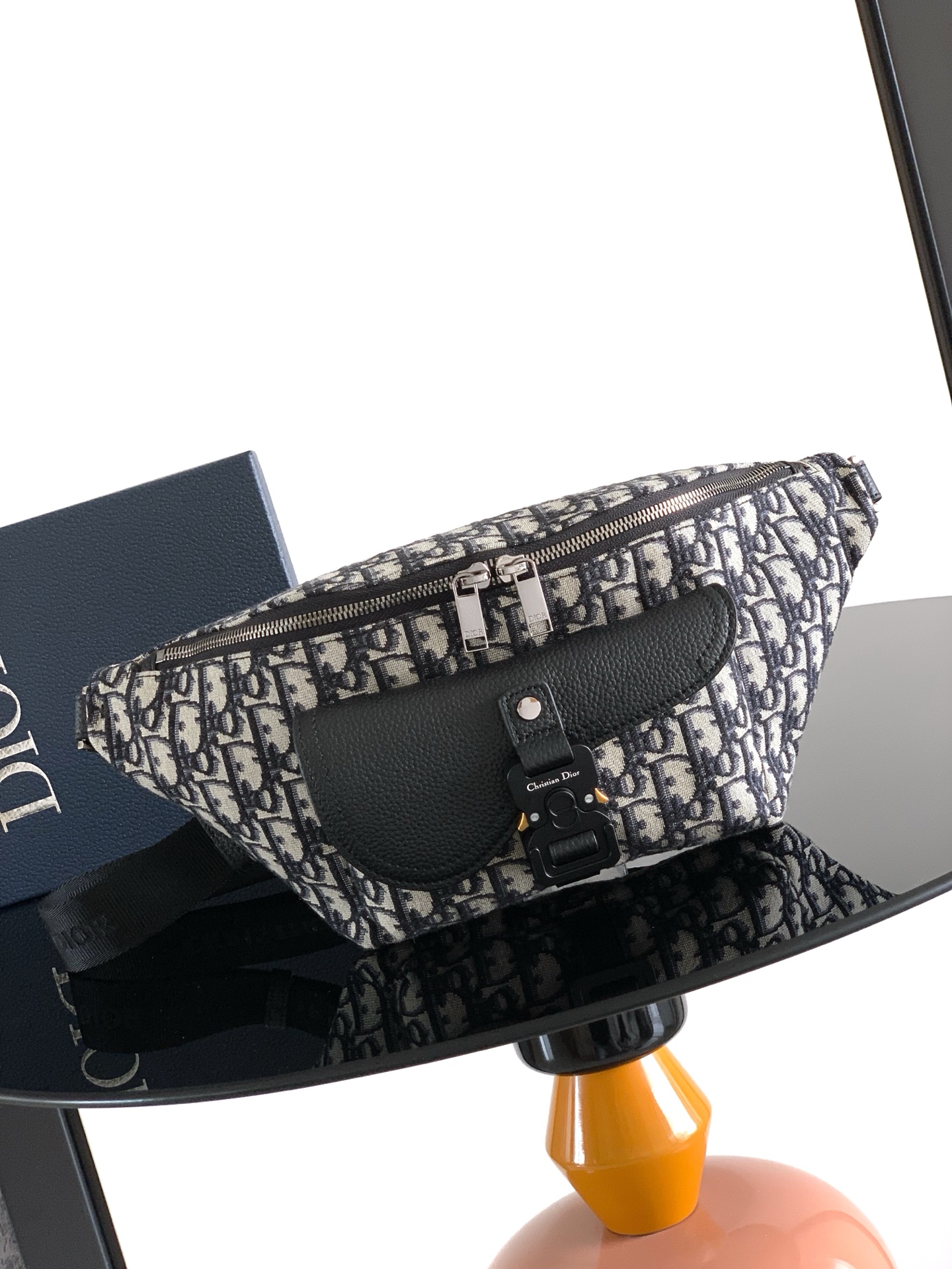 Bagsaaa D10r Saddle Belt Bag Beige and Black D10r Oblique Jacquard with Black Grained Calfskin - 39cm