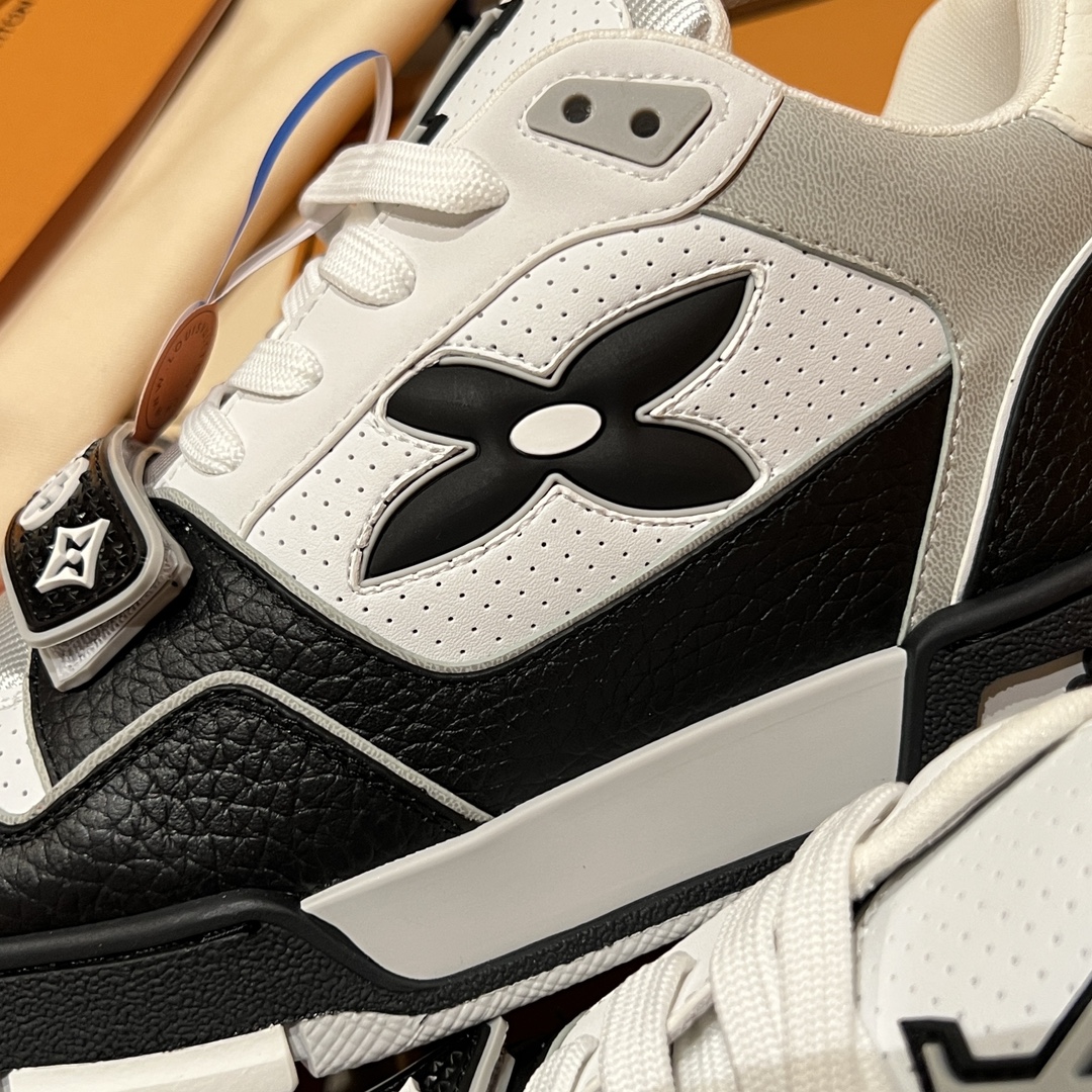 Bagsaaa LV Trainer Sneaker Black & White