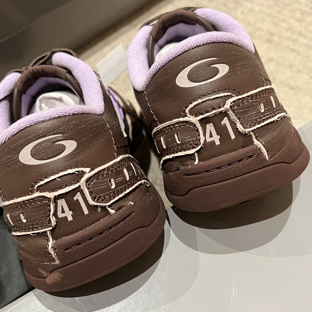 Bagsaaa Ba1en*iaga Hamptons Medium Worn-Out Sneaker in white cowskin and polyester brown