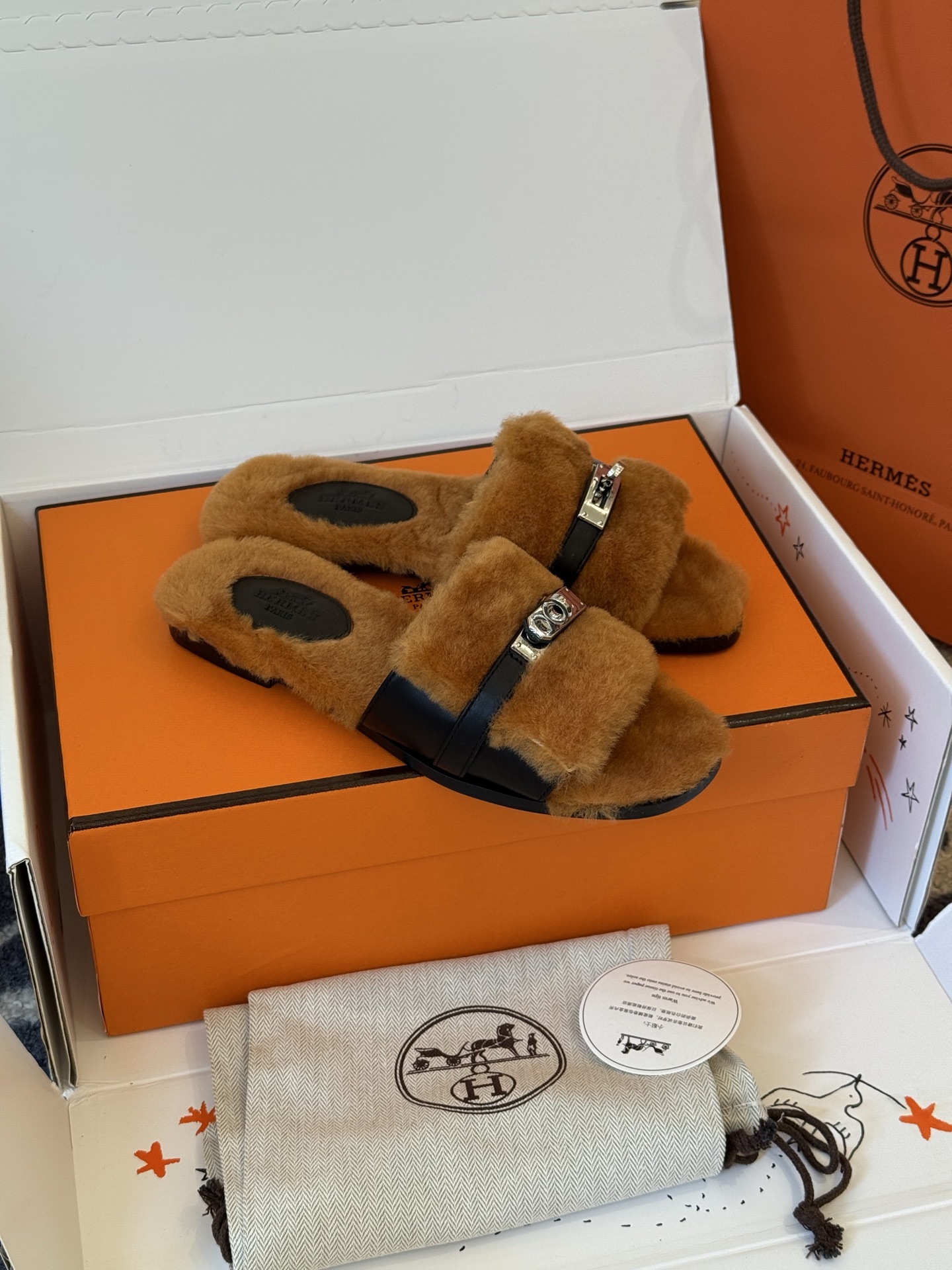 Bagsaaa Giulia sandal brown shearling