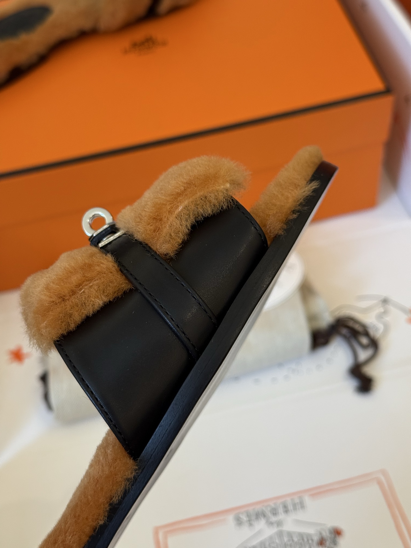 Bagsaaa Giulia sandal brown shearling