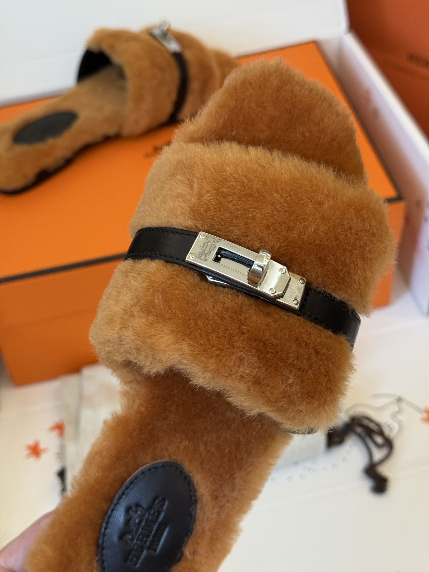 Bagsaaa Giulia sandal brown shearling