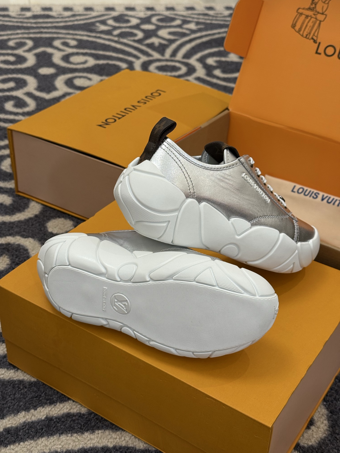 Bagsaaa LV Bubble Sneaker silver