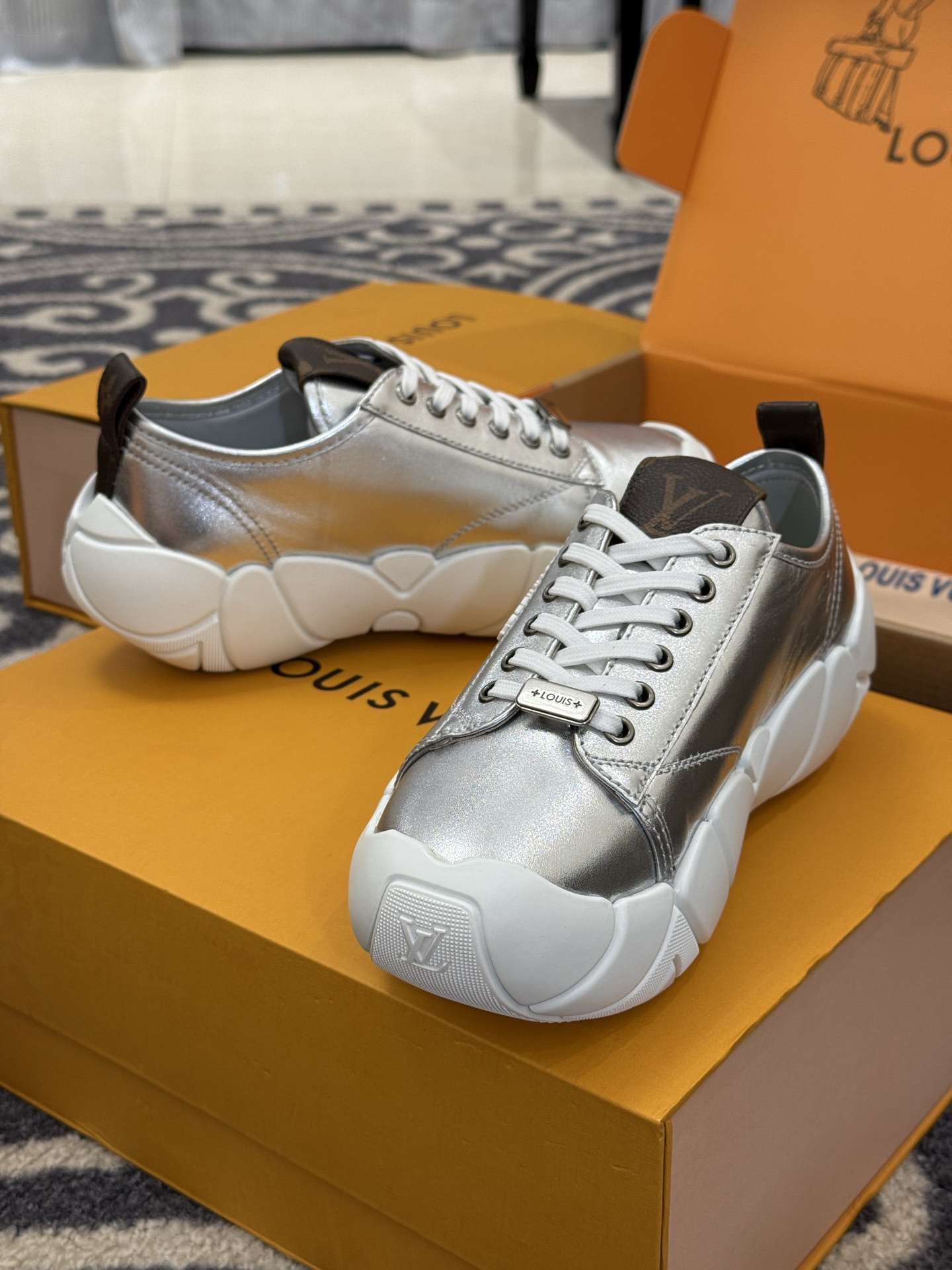 Bagsaaa LV Bubble Sneaker silver
