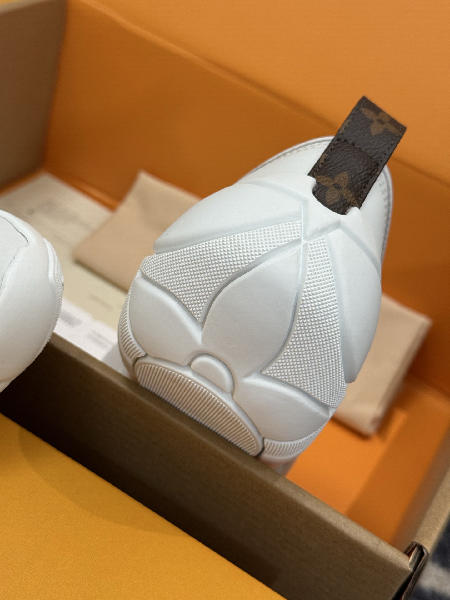 Bagsaaa LV Bubble Sneaker white