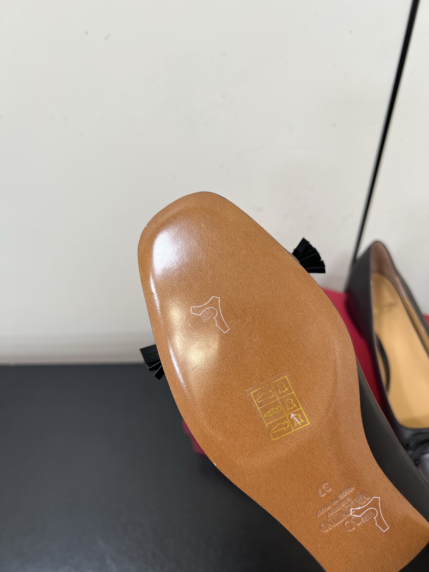 Bagsaaa Va1e*ntin0 Valet Du Roi Kidskin Ballerina Black & Brown - 25Mm