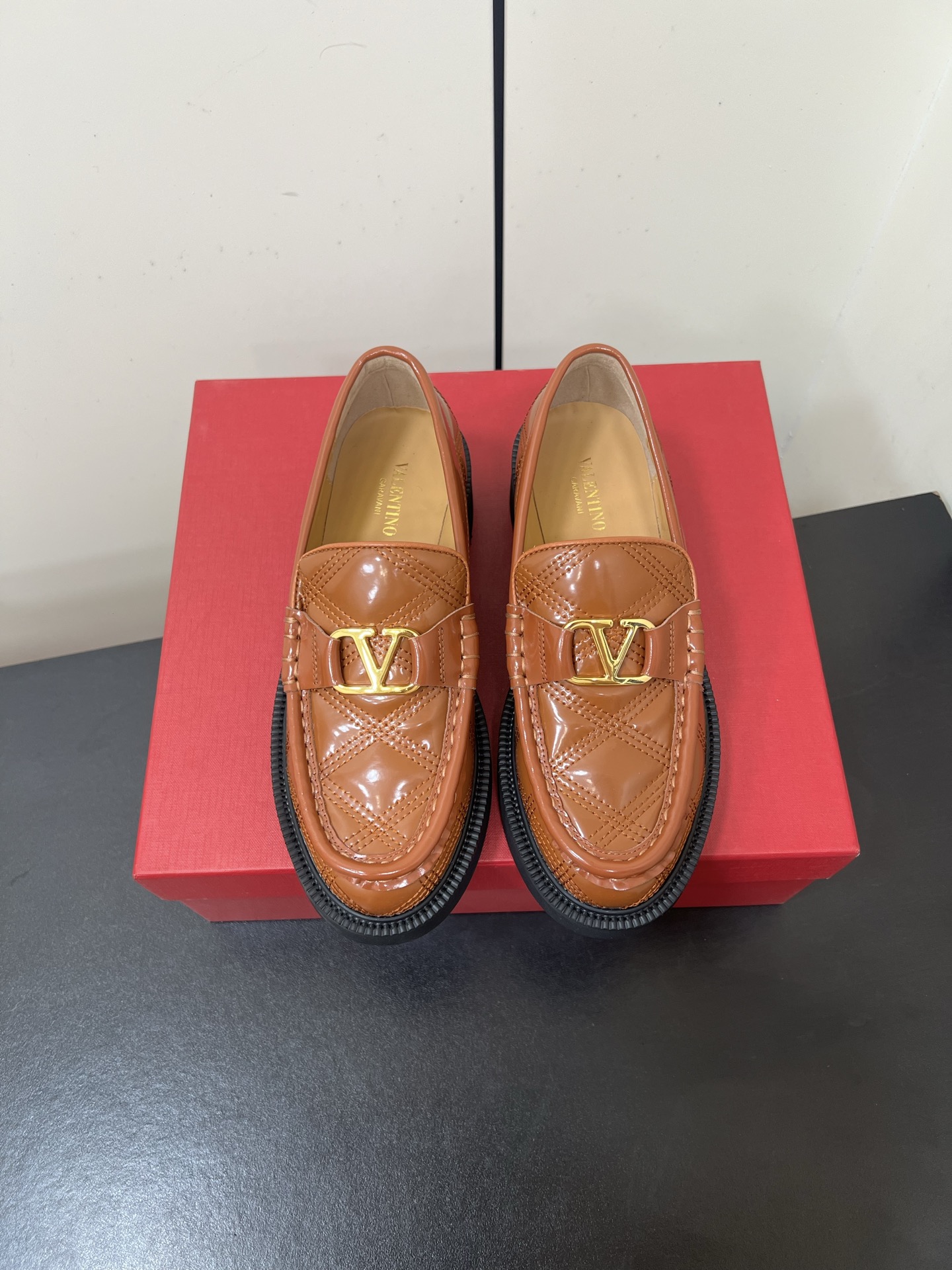 Bagsaaa Va1e*ntin0 Garavani VLogo Signature loafers brown