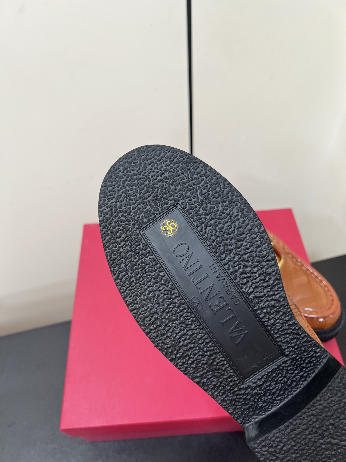 Bagsaaa Va1e*ntin0 Garavani VLogo Signature loafers brown