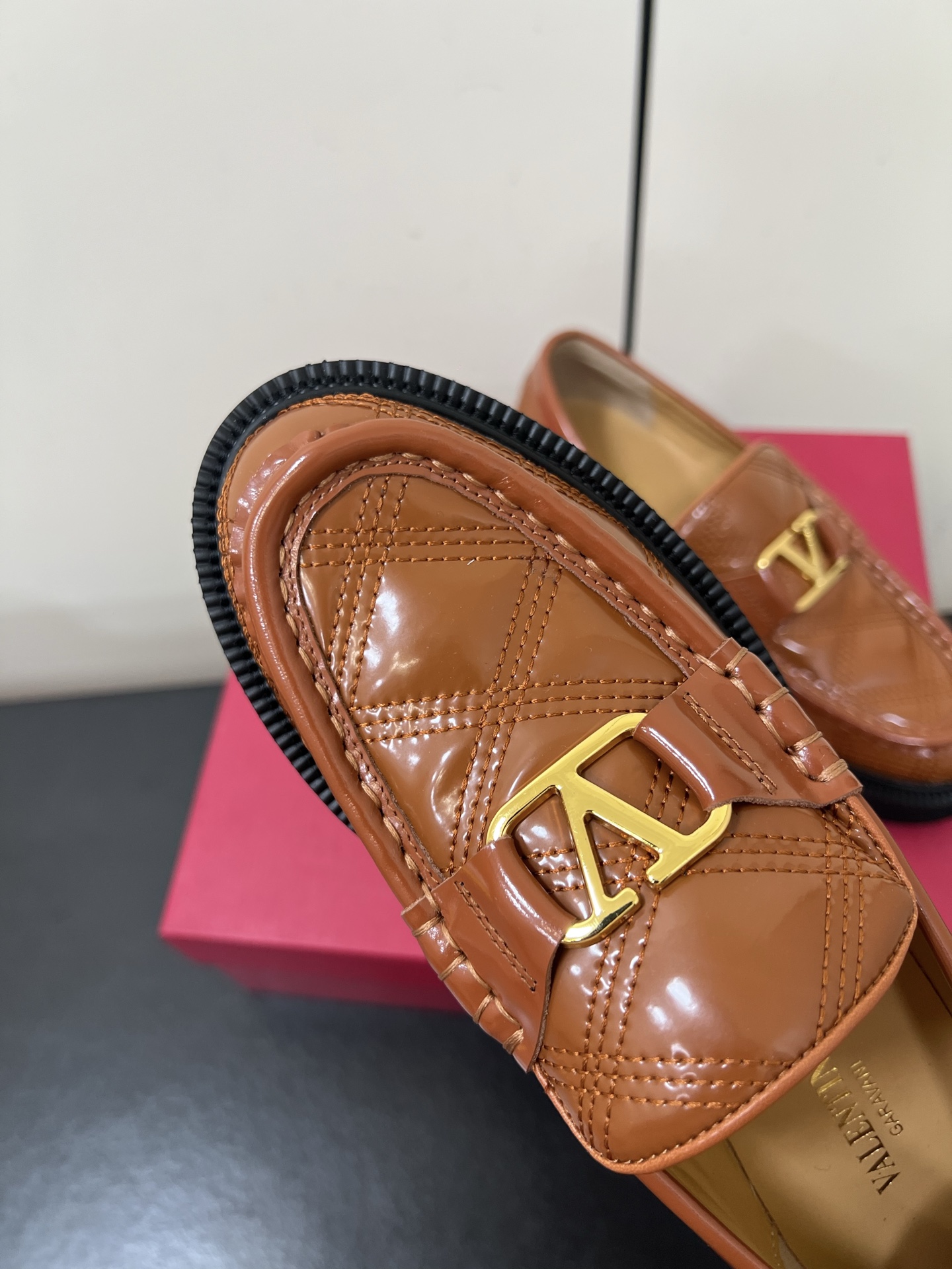 Bagsaaa Va1e*ntin0 Garavani VLogo Signature loafers brown