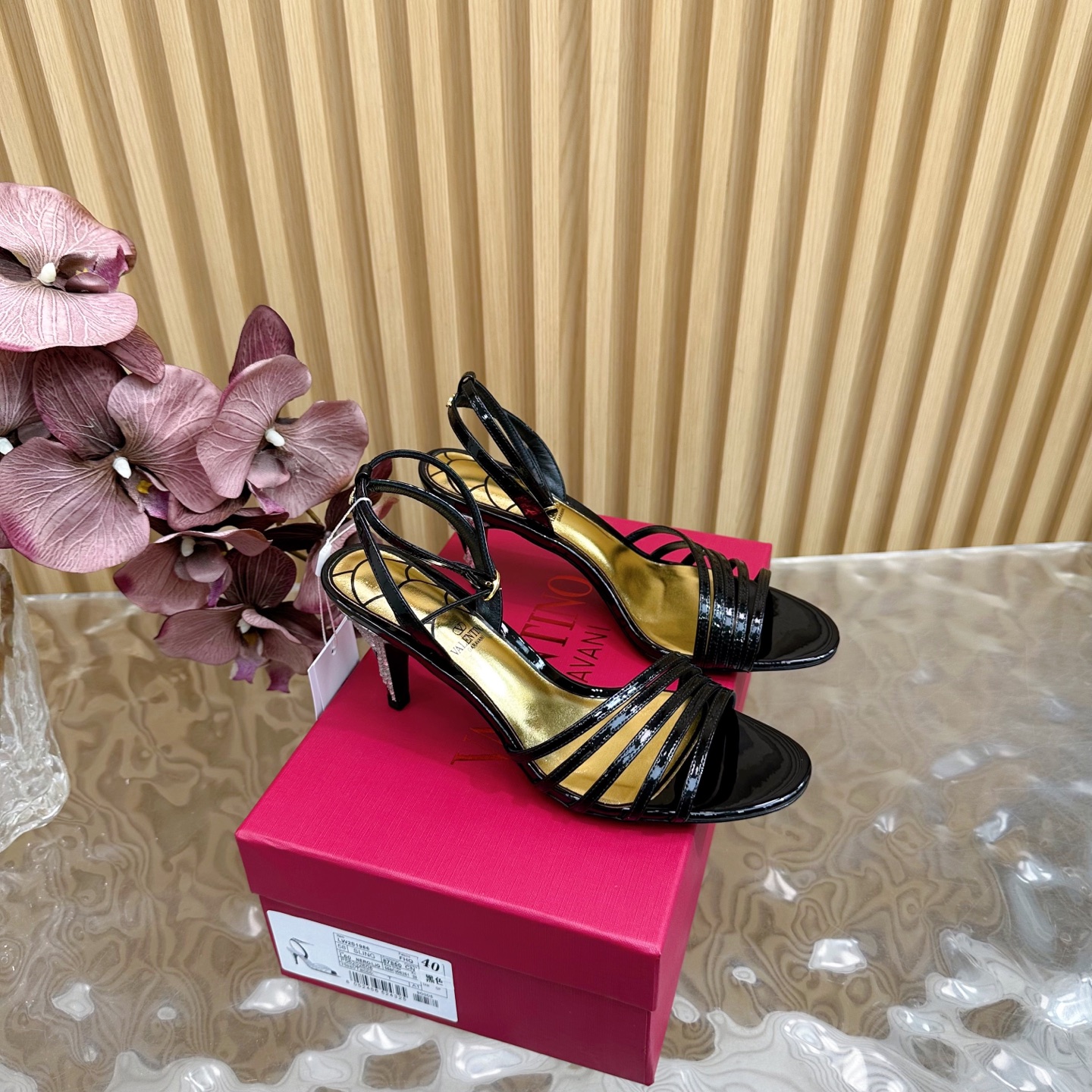 Bagsaaa Va1e*ntin0 Garavani ladycrush crystal-embellished leather heeled sandals