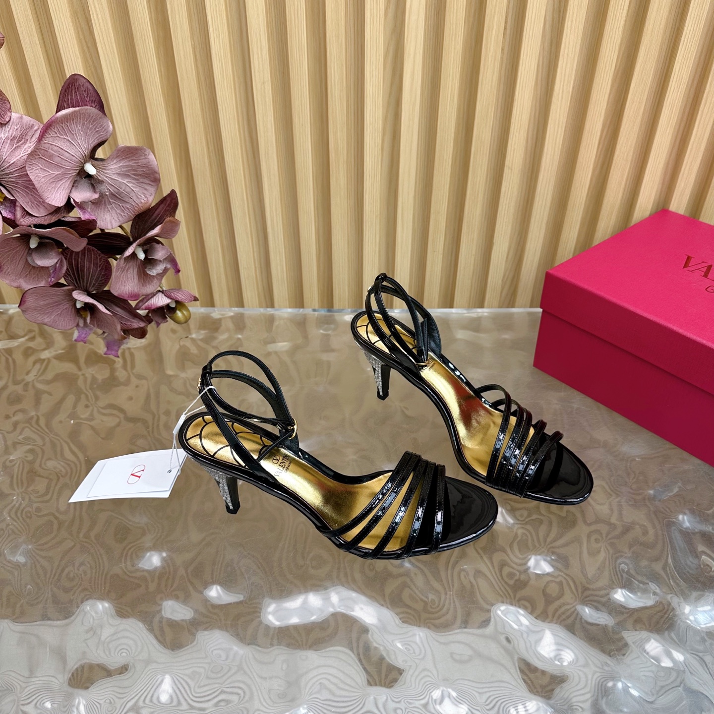 Bagsaaa Va1e*ntin0 Garavani ladycrush crystal-embellished leather heeled sandals