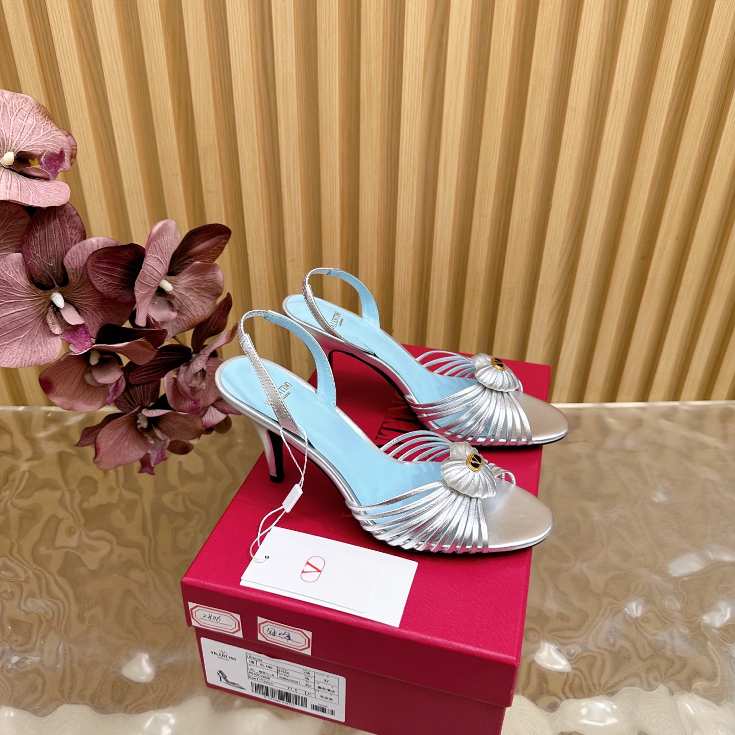 Bagsaaa Va1e*ntin0 Royal Sandal In Laminated Nappa Silver - 8.5cm