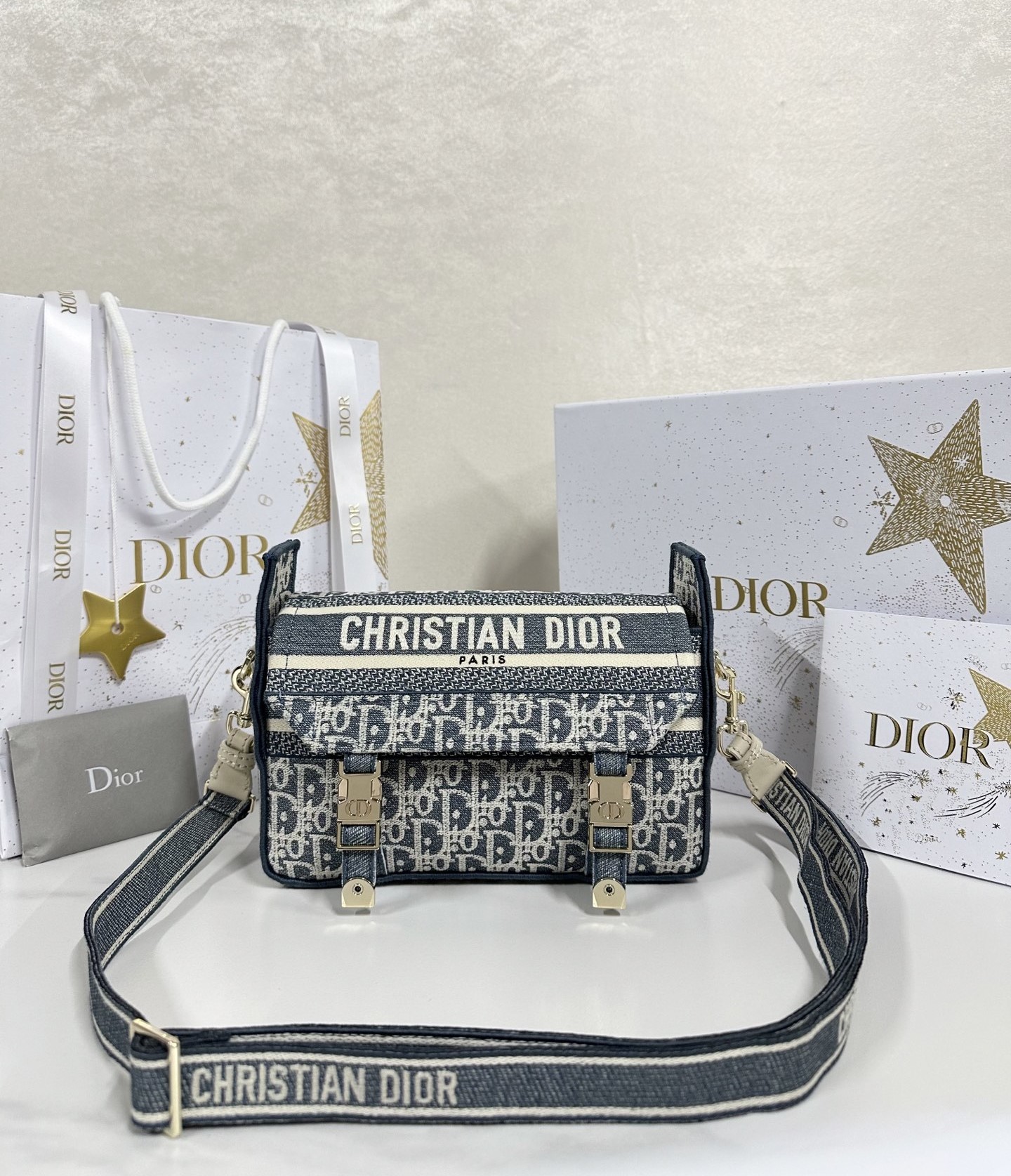 Bagsaaa D10r Small D10rcamp Bag Blue D10r Oblique Chambray-Effect Embroidery - 23cm